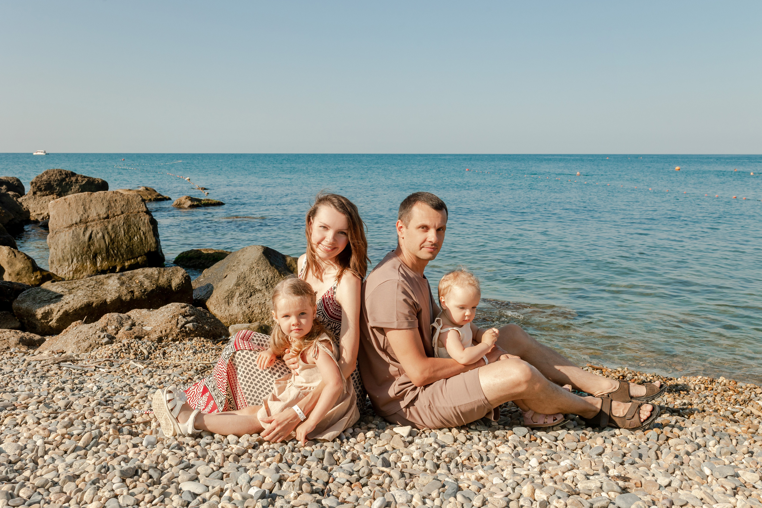 Ольга и Александр с дочерьми. Фотограф в Геленджике, Архипо-Осиповке, Абрау-Дюрсо, Кринице Виктория