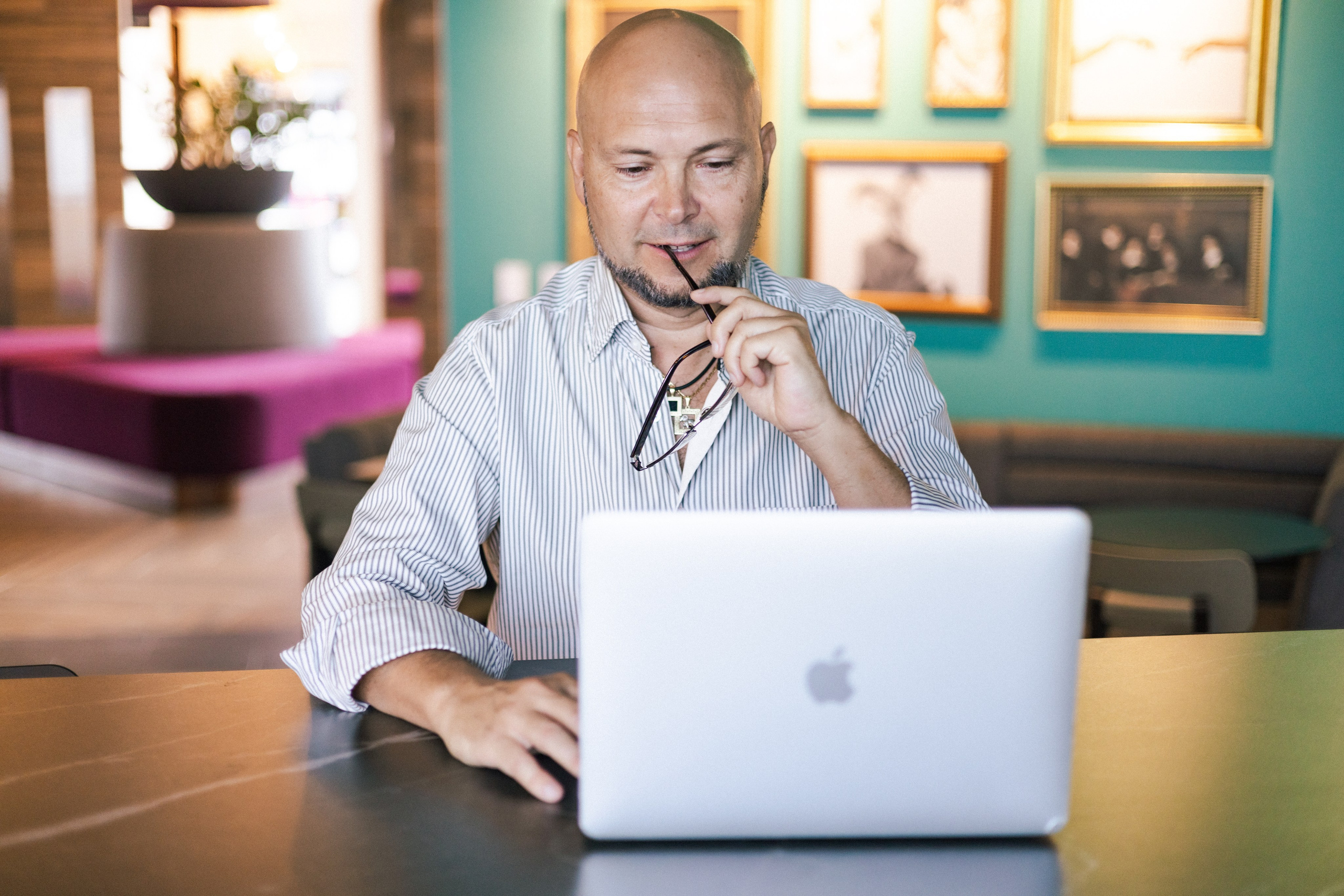 Konstantin psychologist -content for social media. Family, portrait, content photo in Costa Rica Evgeniya Besprozvannykh