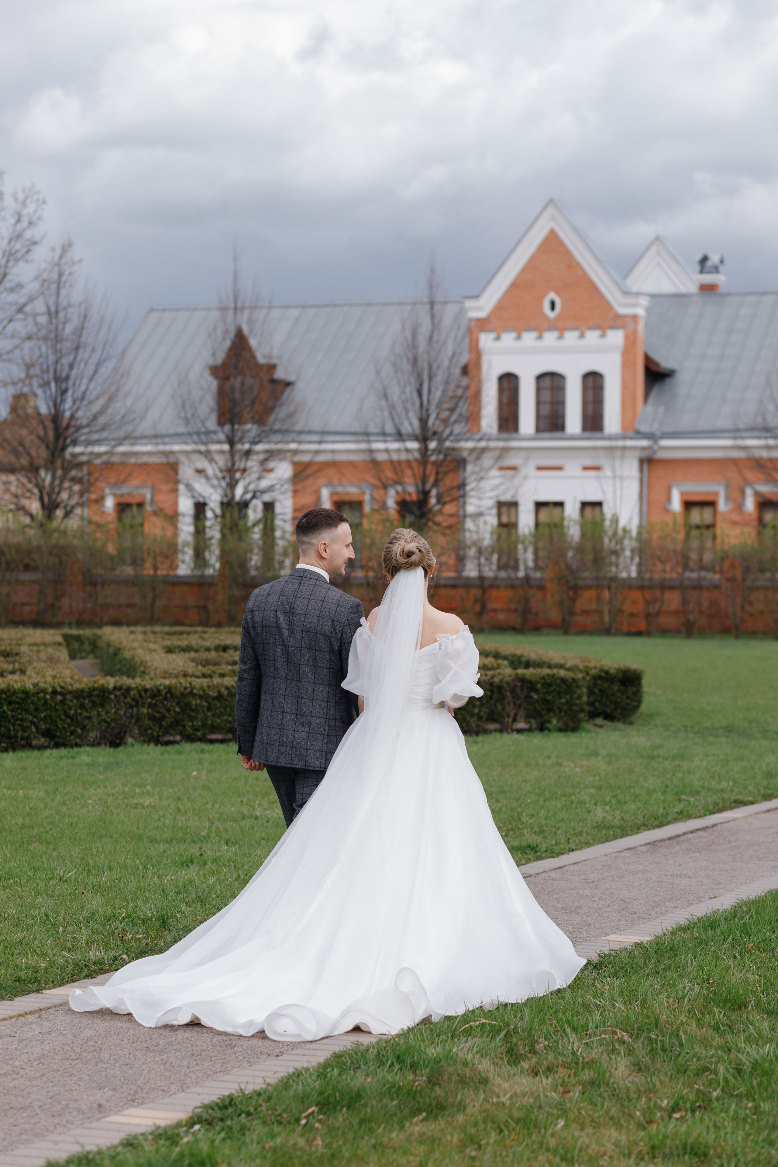 Апрельская история. Главная
