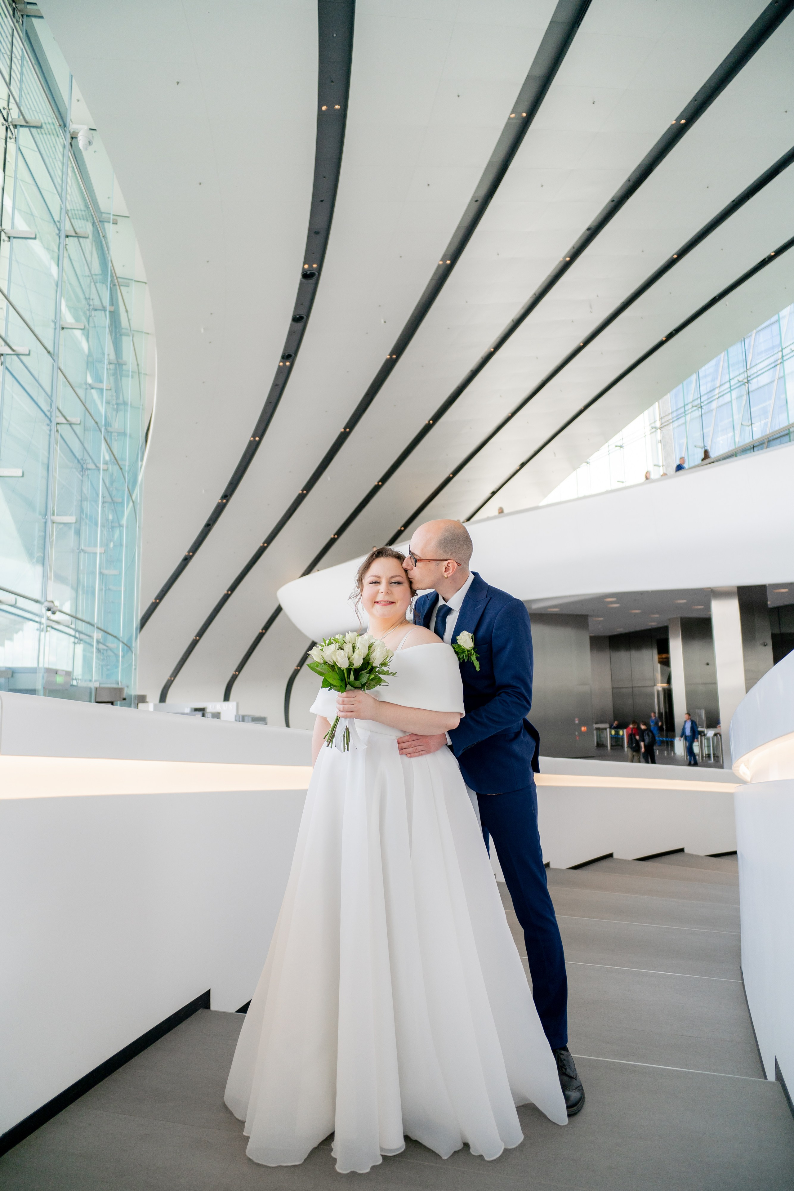 Красивые места для свадебной фотосессии летом в Санкт-Петербурге. Свадебный фотограф Александр Невский в Санкт-Петербурге