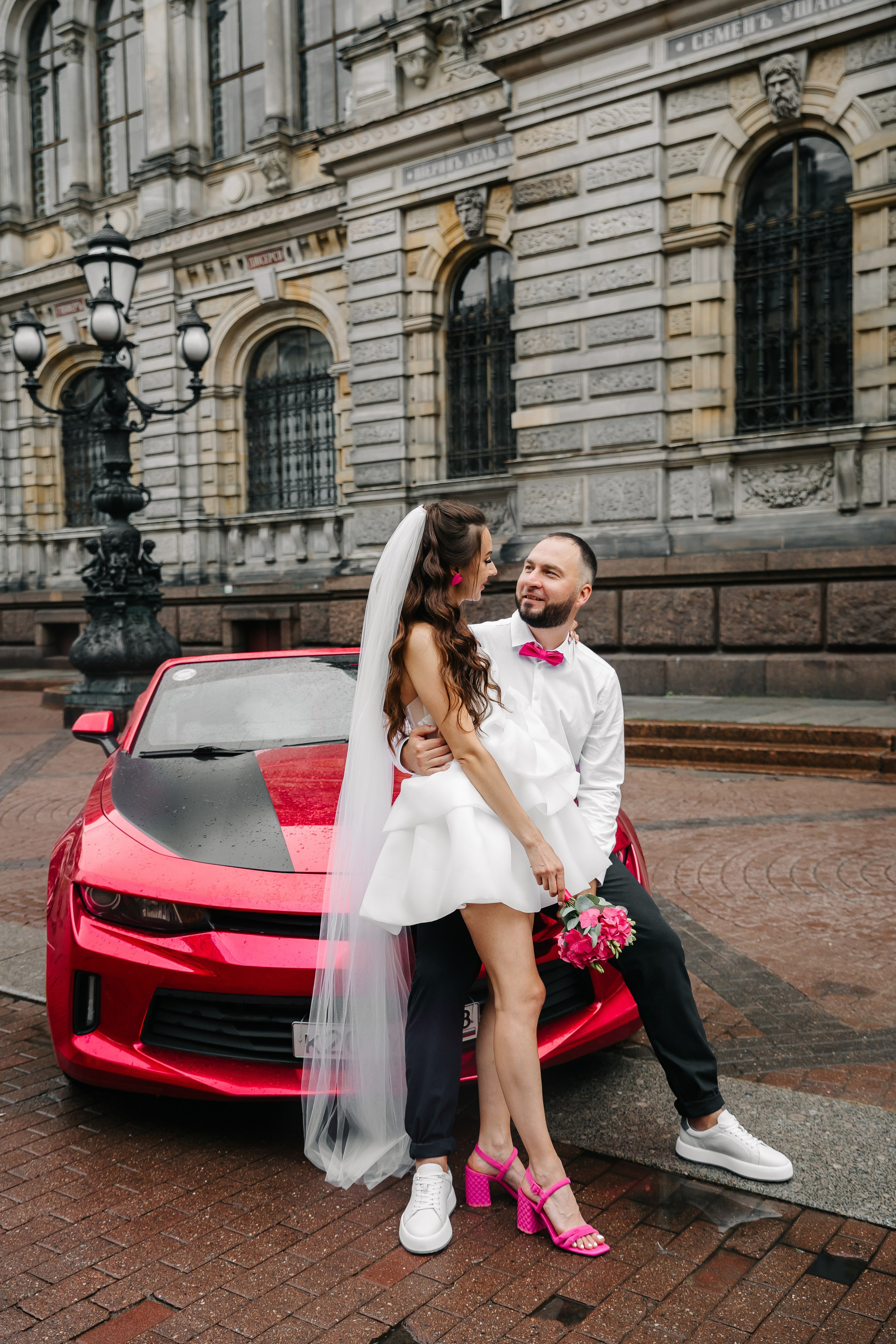 ДВОРЕЦ № 2 | Июль, кабриолет, академия Штиглица. Свадебный фотограф в Санкт-Петербурге Полина Корзухина