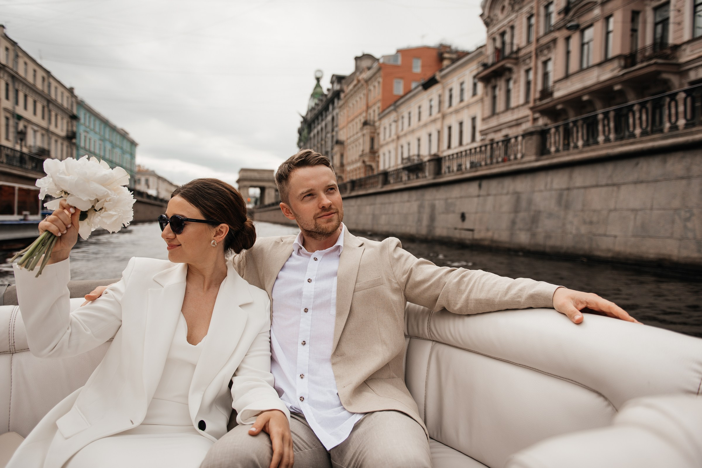 свадебная прогулка на катере по Неве