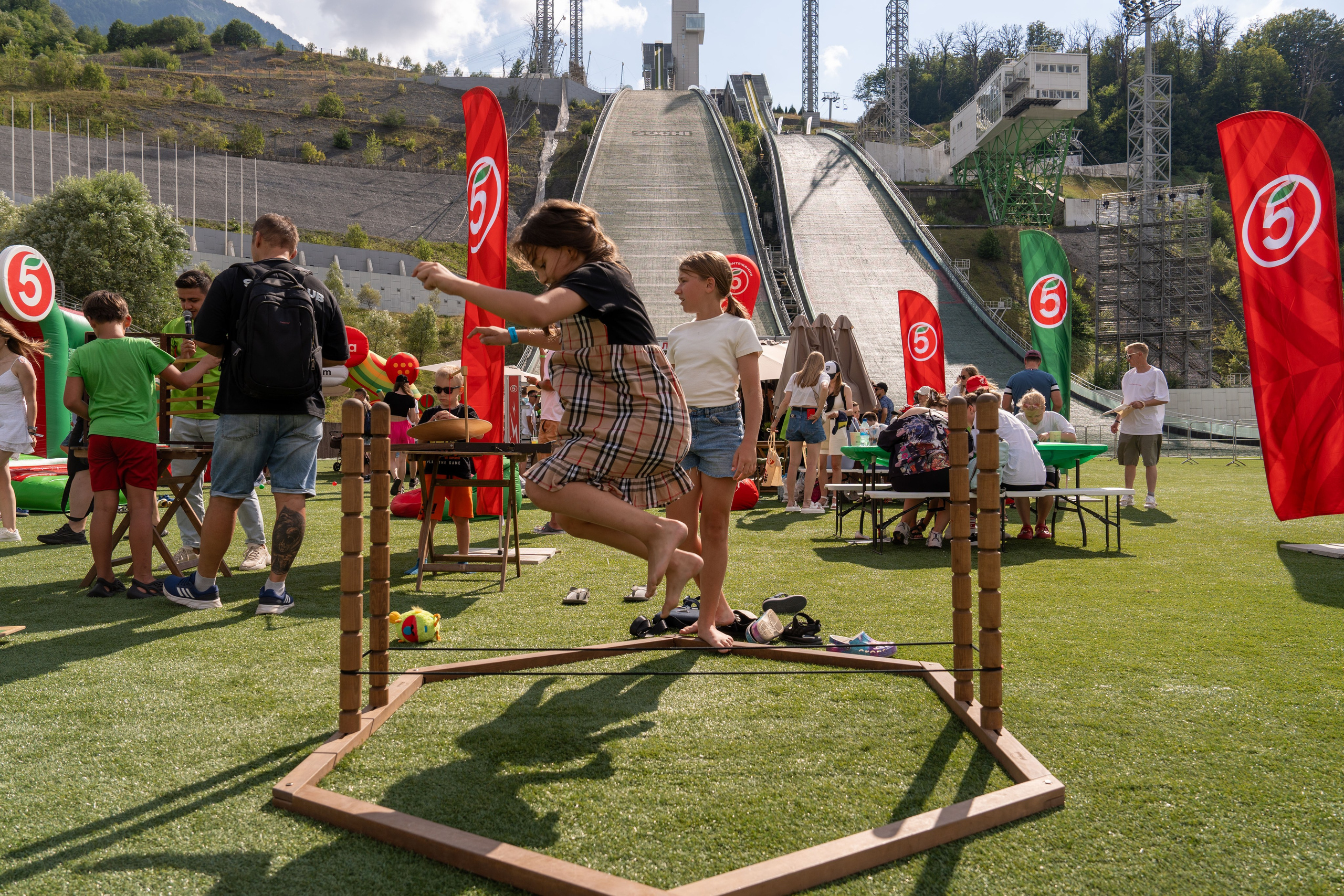 Фотоотчет партнеской интеграции для сети «Пятерочка» на фестивале «Grounded». Репортажный фотограф в Красной Поляне и Сочи Павлюченко Екатерина