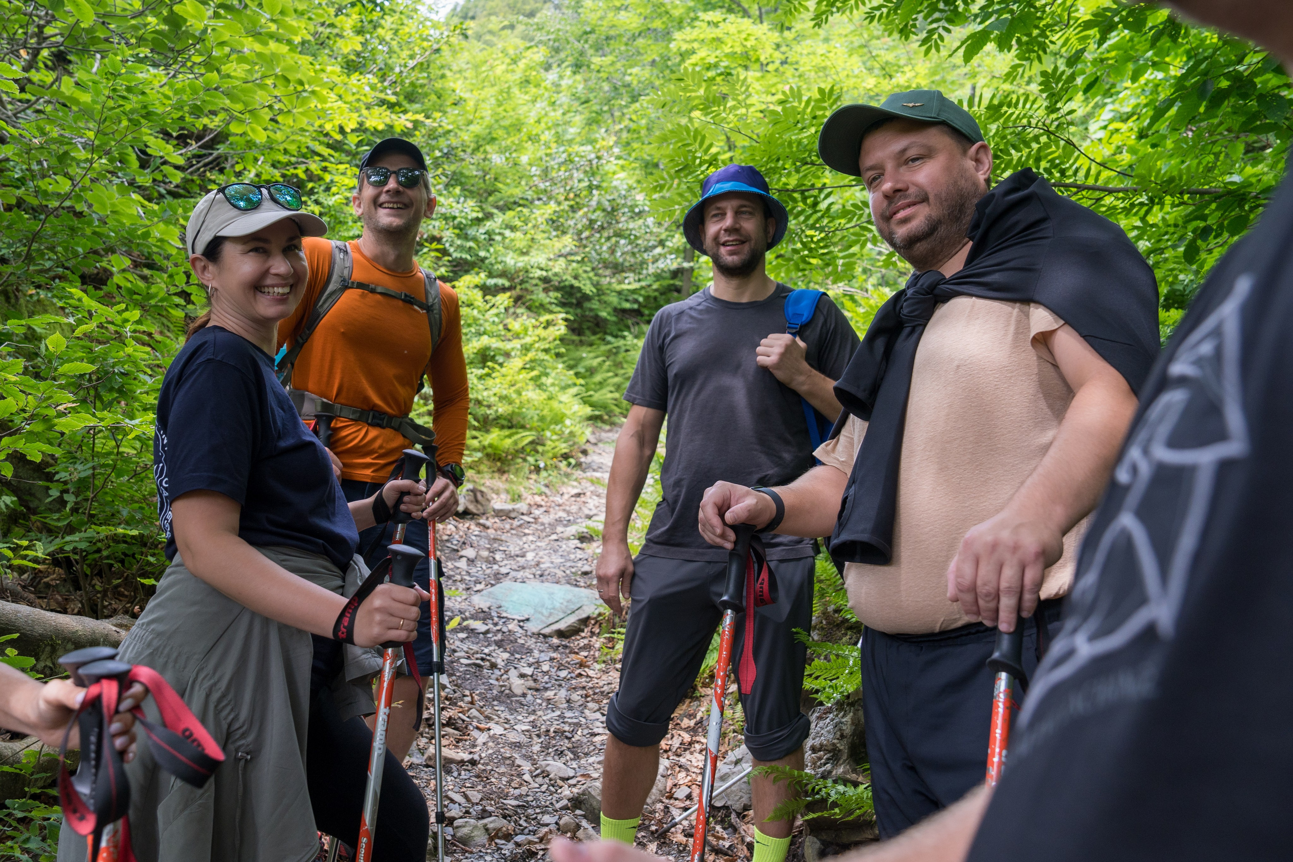 MICE мероприятие для компании «Доставка морем»: хайкинг к Ачипсинским водопадам. Репортажный фотограф в Красной Поляне и Сочи Павлюченко Екатерина