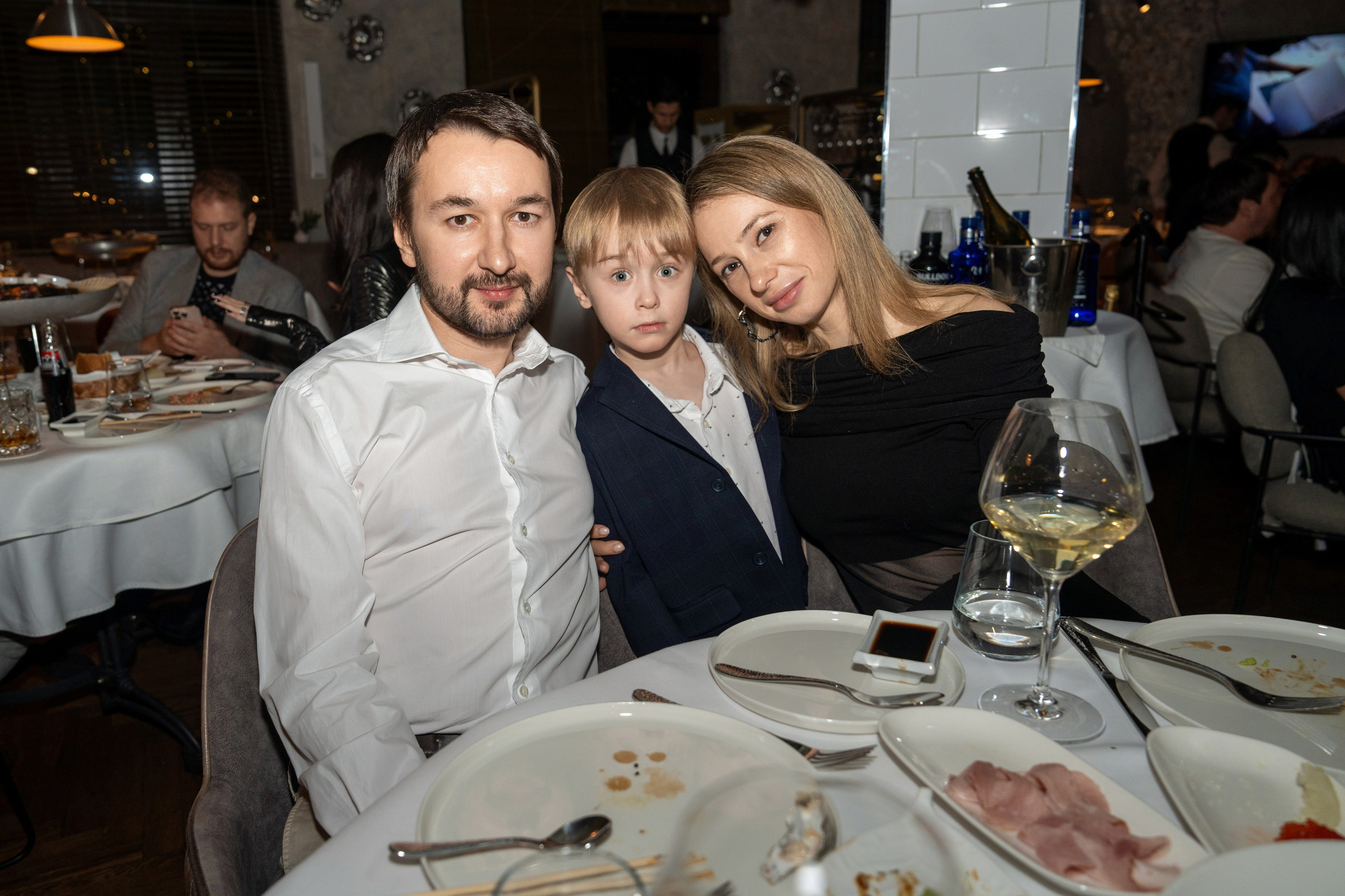 Новый год 2025 в ресторане Сахалин. Репортажный фотограф в Красной Поляне и Сочи Павлюченко Екатерина