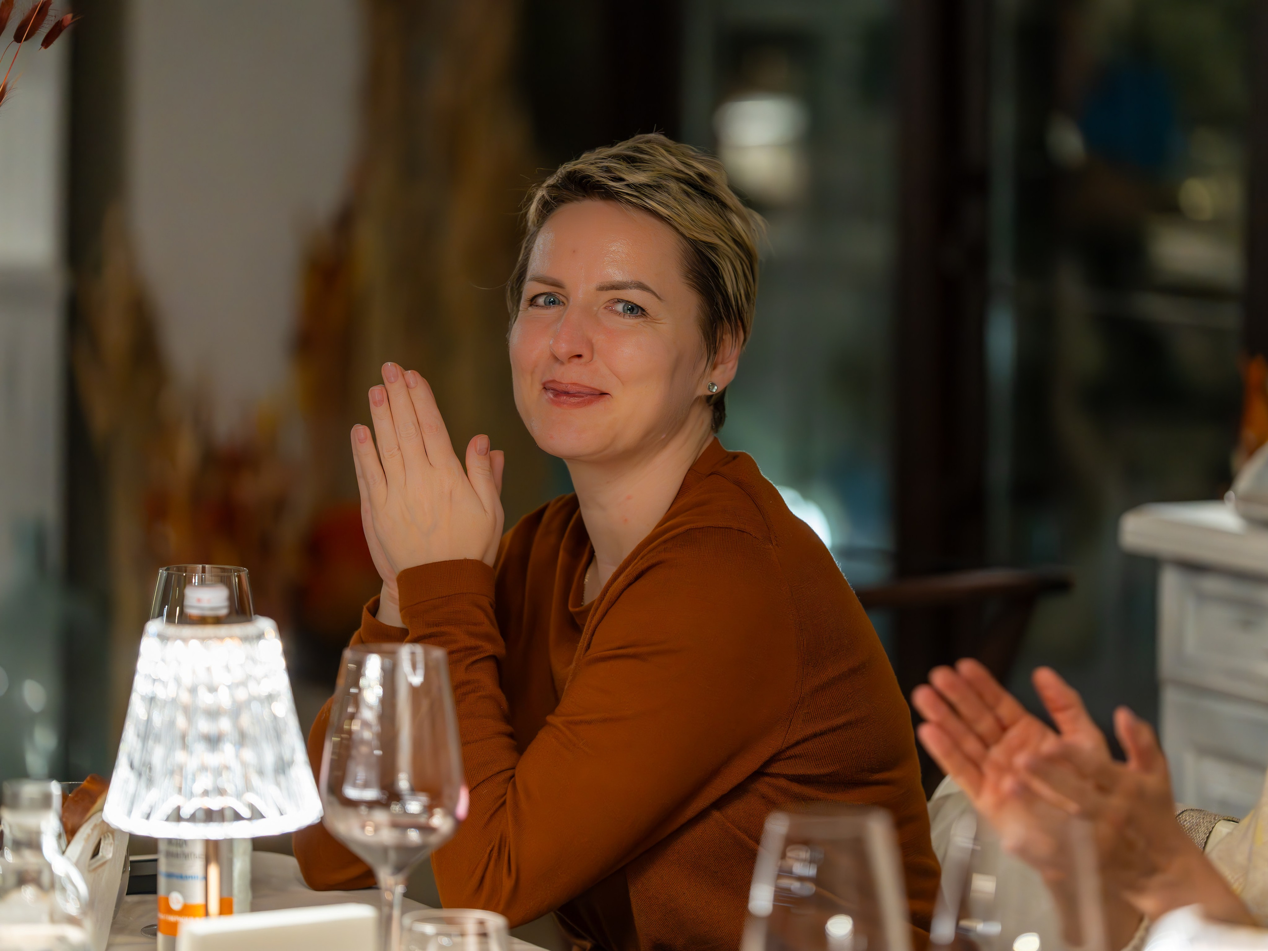 Литературная мастерская с Ольгой Шутовой в «Винотеррии». Репортажный фотограф в Красной Поляне и Сочи Павлюченко Екатерина