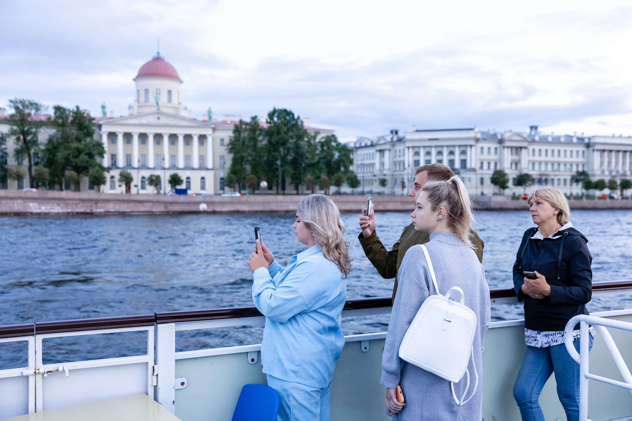 Экскурсия на двухпалубном теплоходе по Неве. Фотограф в Санкт-Петербурге — Сергей Петров