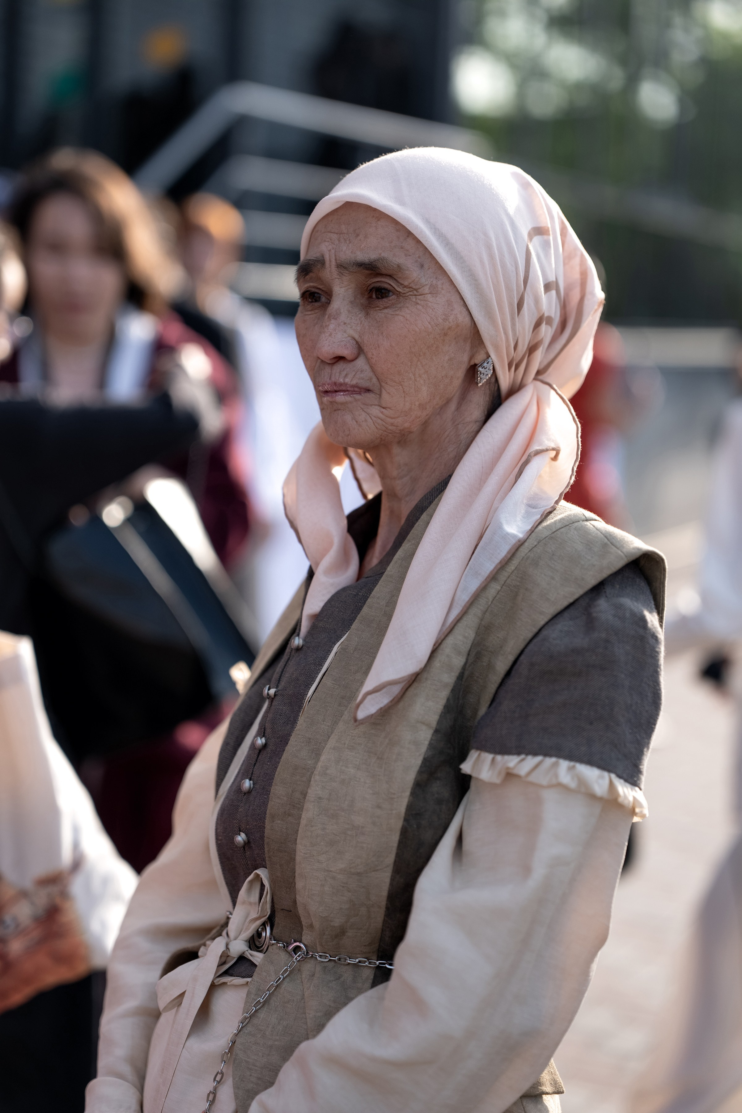 Visa Fashion Week Almaty Pre-Fall 2026 April StreetStyle Day 1. Сайт Алматинского НЮ АРТ, будуар и фэшн фотографа Дениса Карпенко
