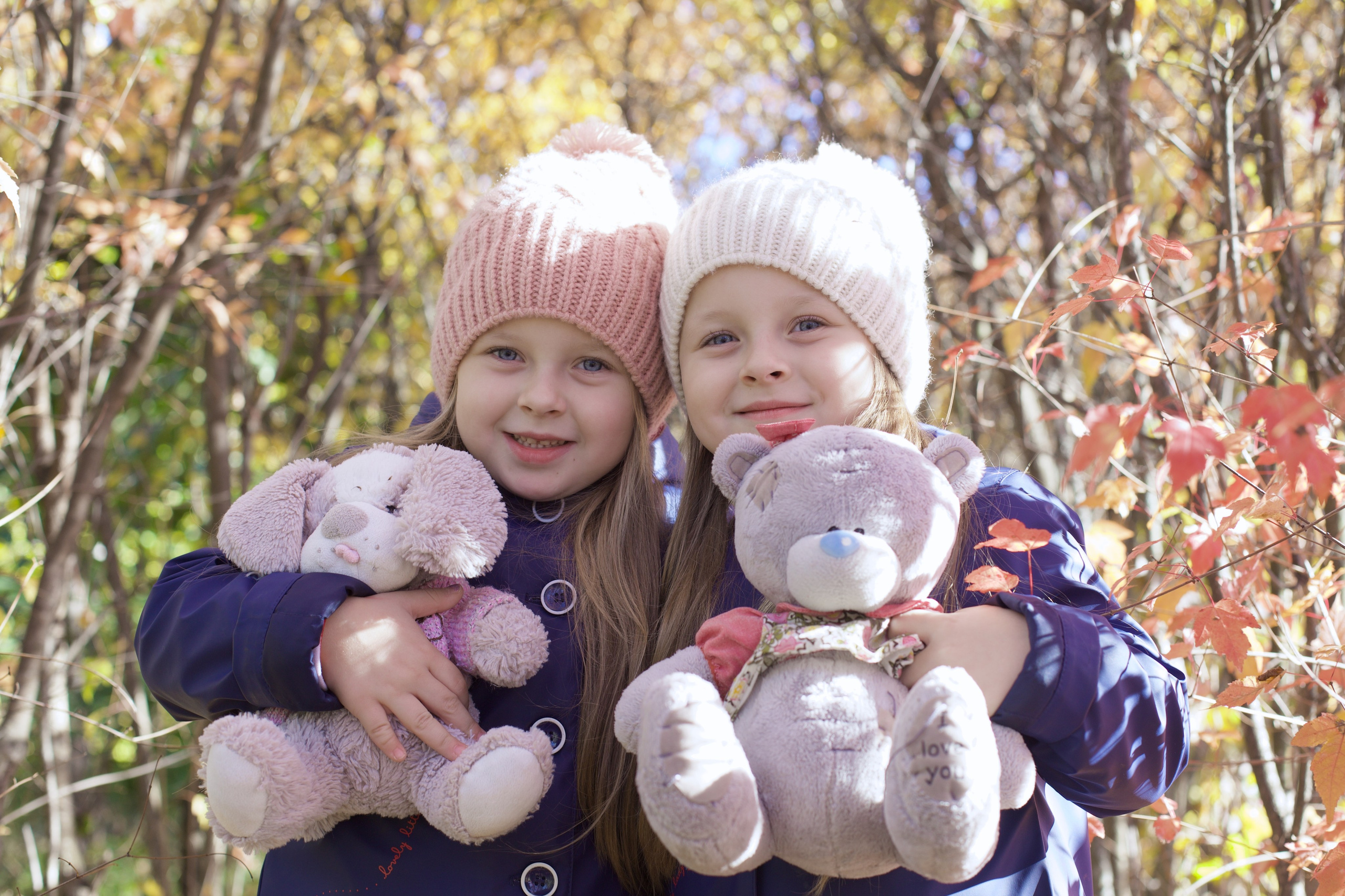 Фотосессия близняшек осенью. Школьные выпускные альбомы в Москве Марина Николаева