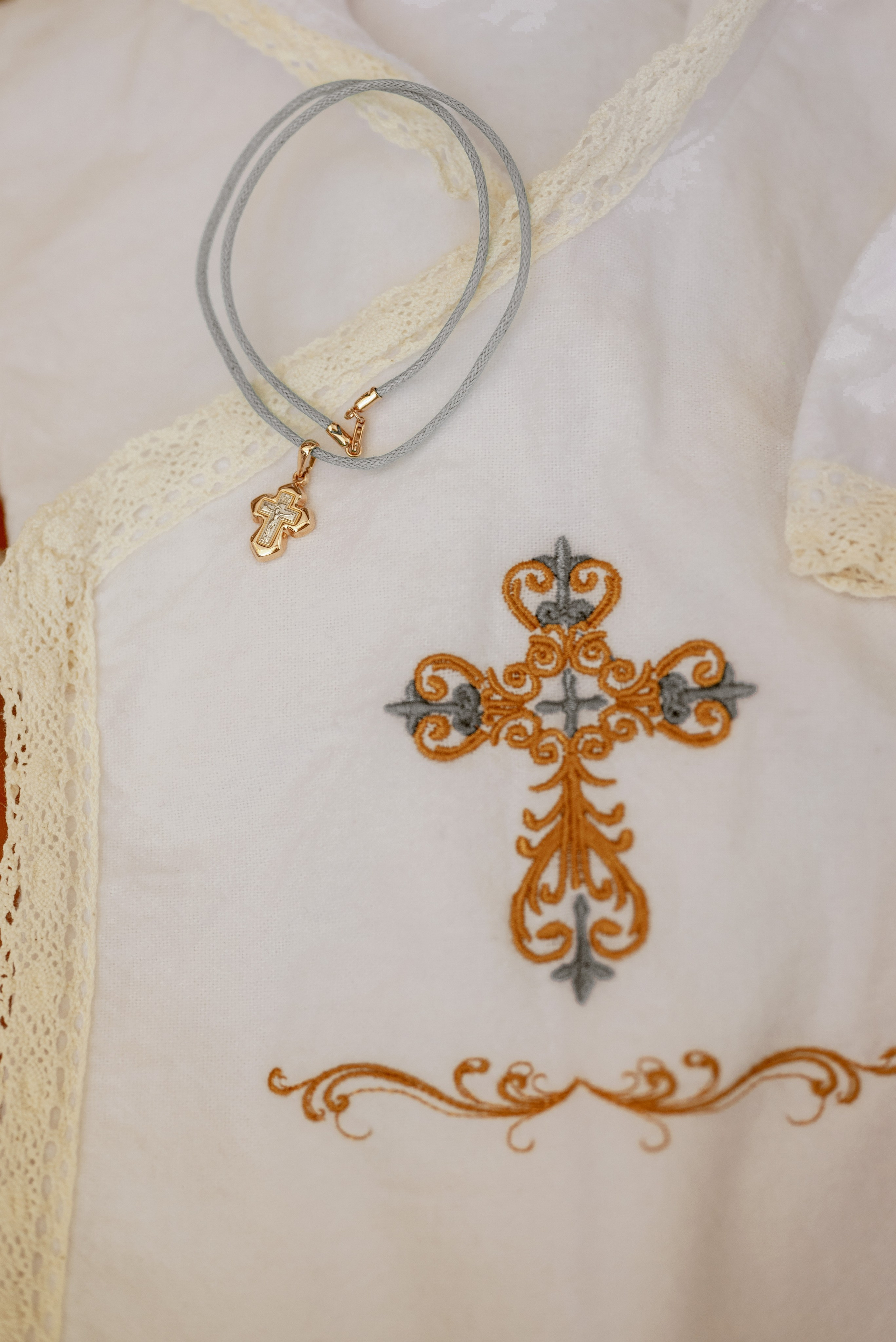 Крещение в светлом храме. Юлия Басня семейный и свадебный фотограф в Донецке