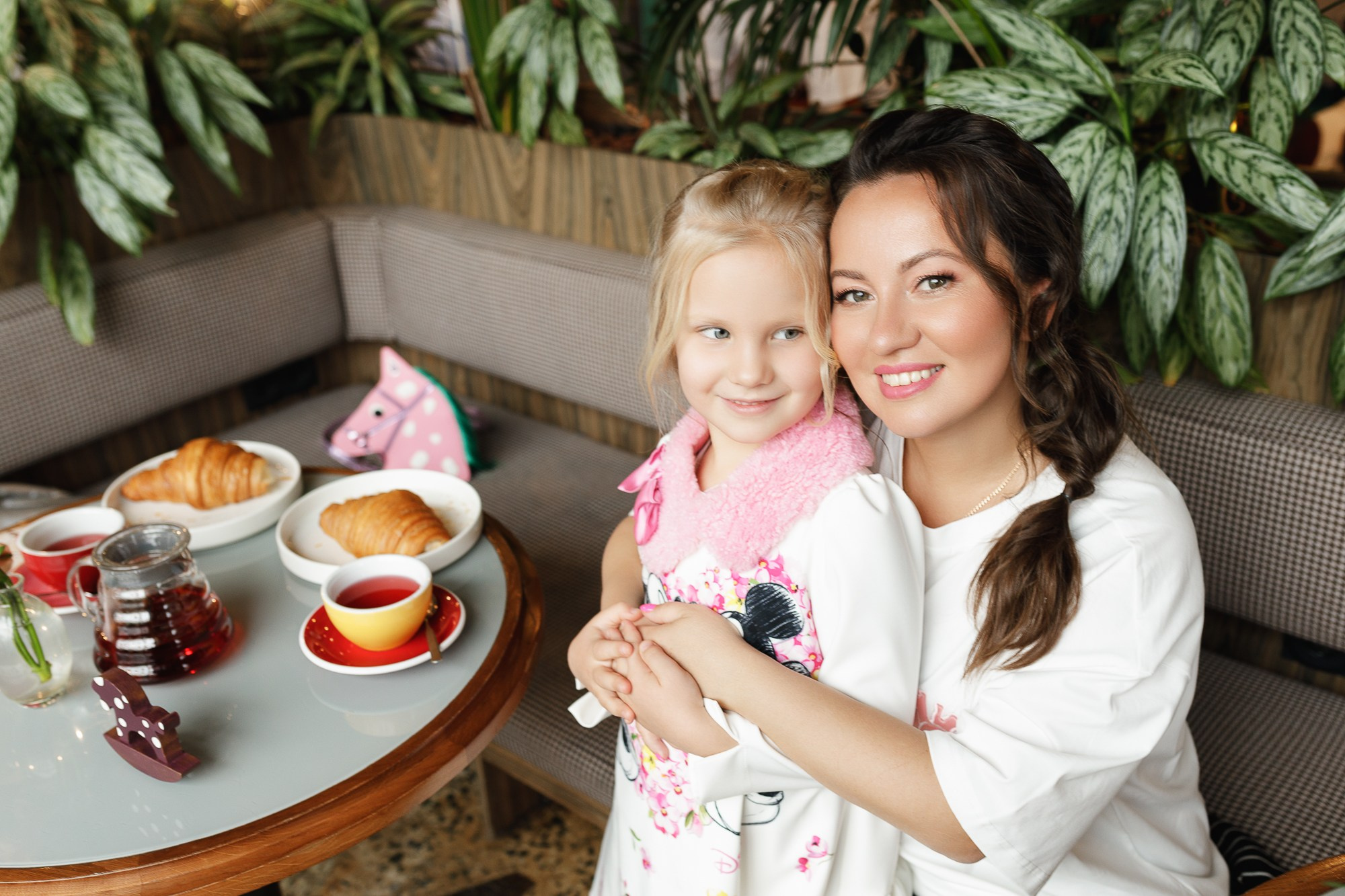 Алекса и Юля кафе. Таня Грин фотограф и AI-креатор Екатеринбург