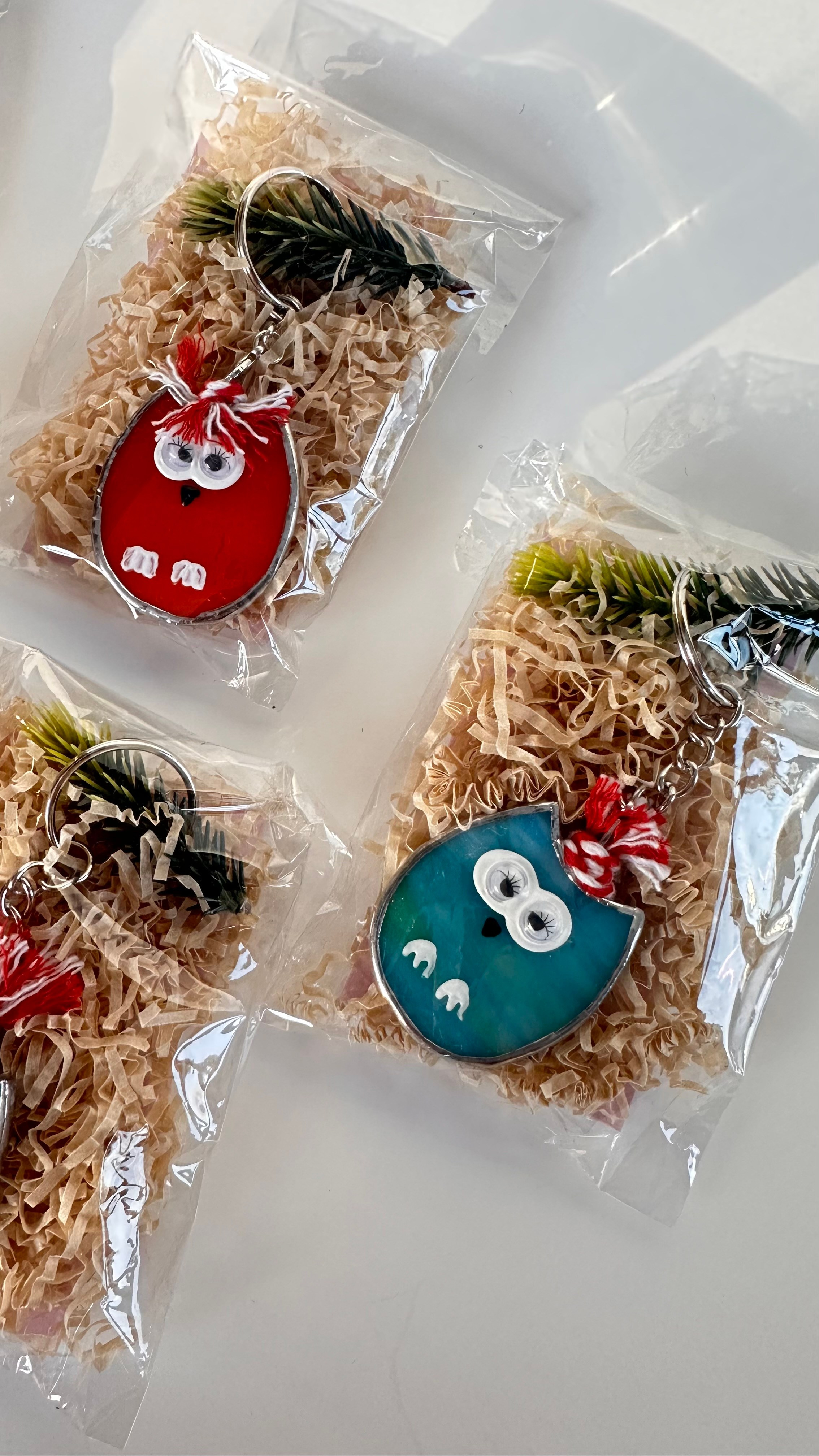 Брелоки в наличии и на заказ в технике тиффани с сухоцветами и аффирмациями. Гербарий в стекле, интерьерные панно, витражи с сухоцветами в технике тиффани