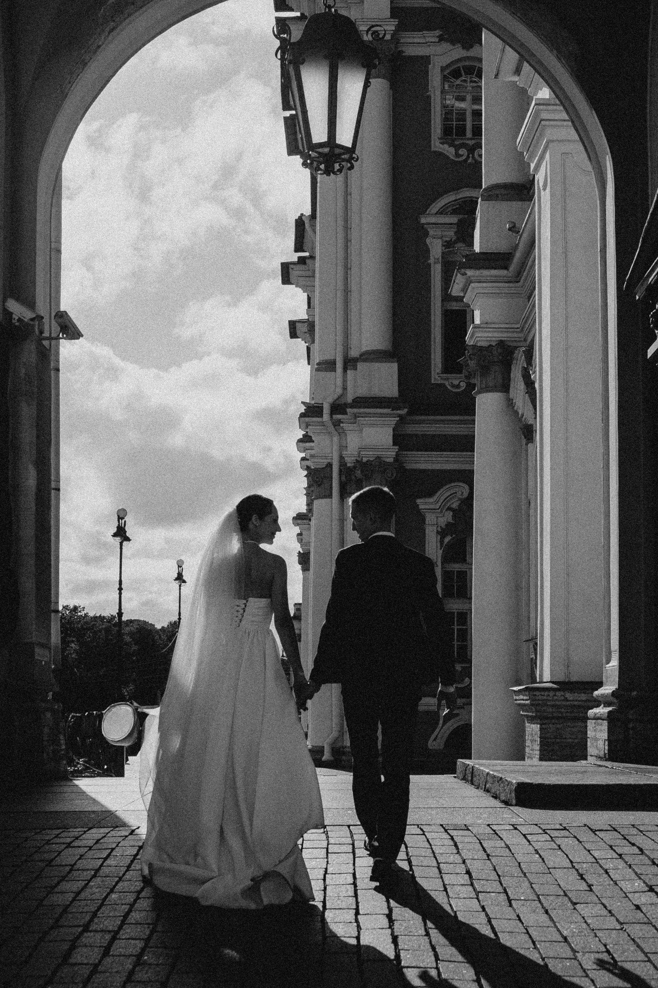 СВАДЕБНАЯ ПРОГУЛКА В САНТК-ПЕТЕРБУРГЕ (ИСАКИЕВСКИЙ СОБОР, ЗИМНЯЯ КАНАВКА, ЭРМИТАЖ И БОЛЬШАЯ МОРСКАЯ УЛИЦА). Профессиональный фотограф, Санкт-Петербург — Виктория Богомолова