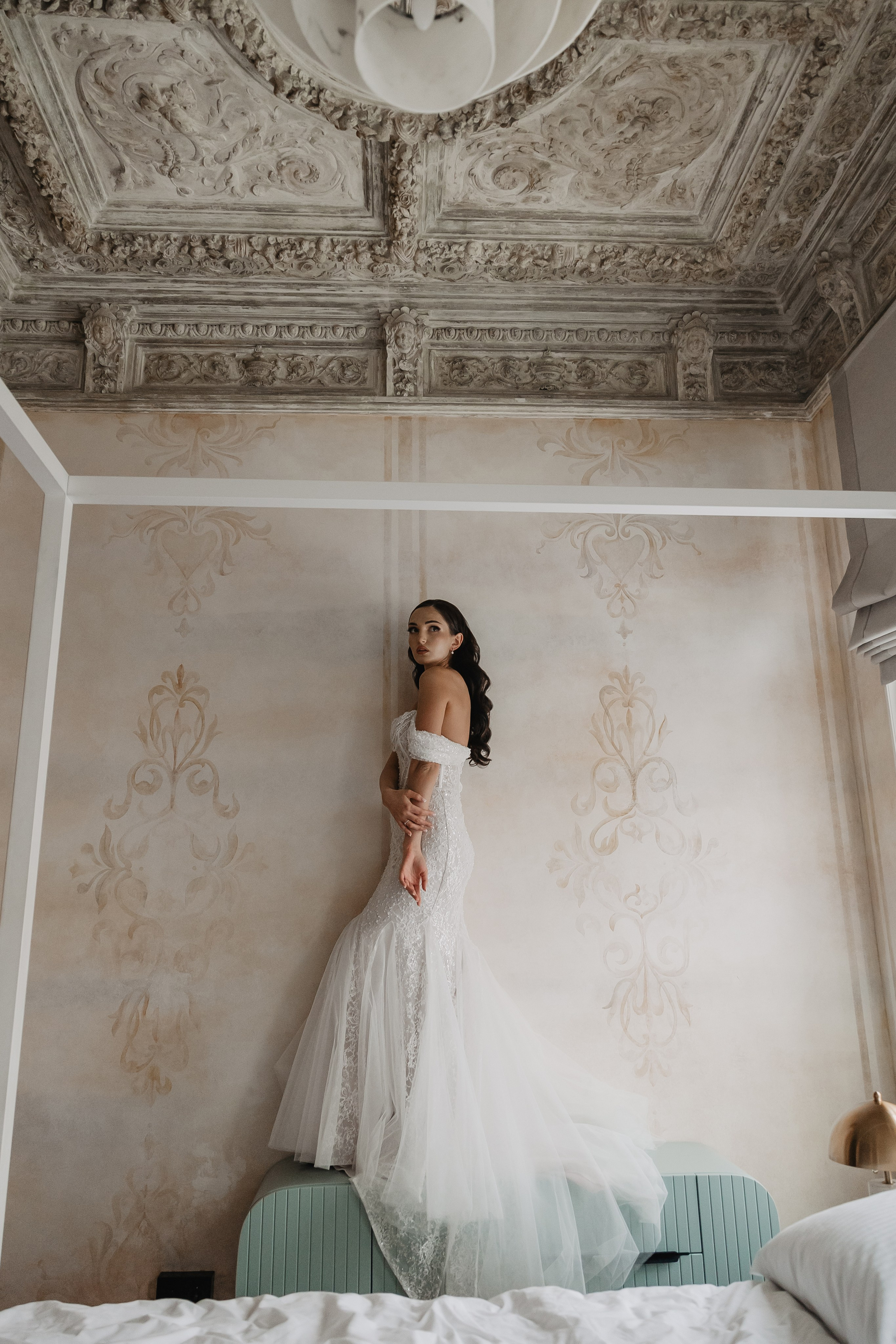 свадебная фотосессия в отеле Twelve Reasons в Москве