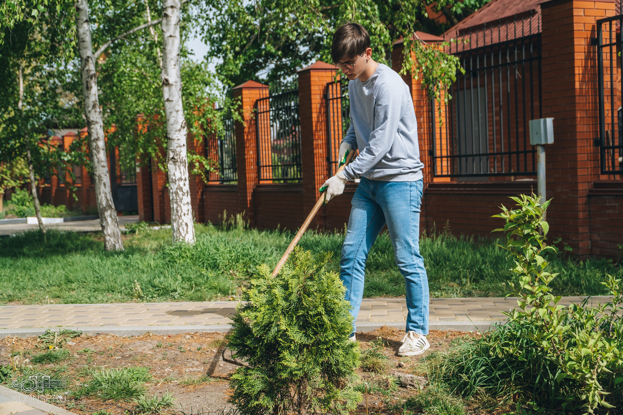 Акция «Всероссийский день заботы о памятниках истории и культуры». Новотитаровский Дом культуры