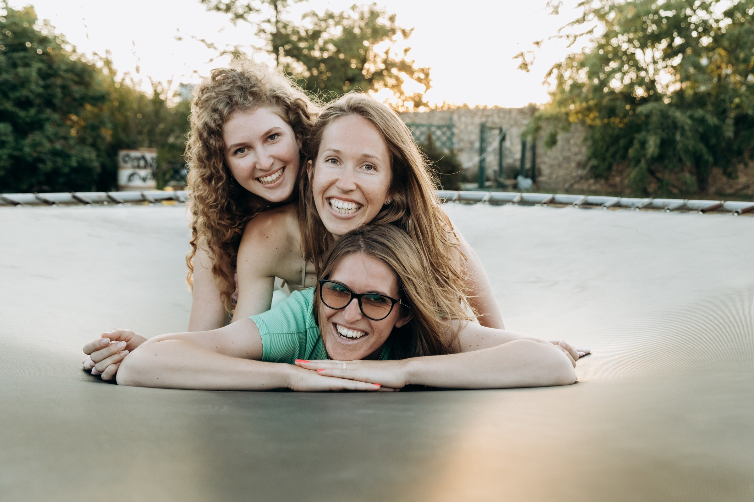 Дети и семьи. На моих фотографиях дети всегда улыбаются и смеются по-настоящему. Я знаю что для этого нужно. Применяю секретный секрет). Фотограф в Крыму — Федор зайцев. Свадебная, семейная и портретная съёмка. Фотографии для контента, для бизнеса. Корпоративная съёмка