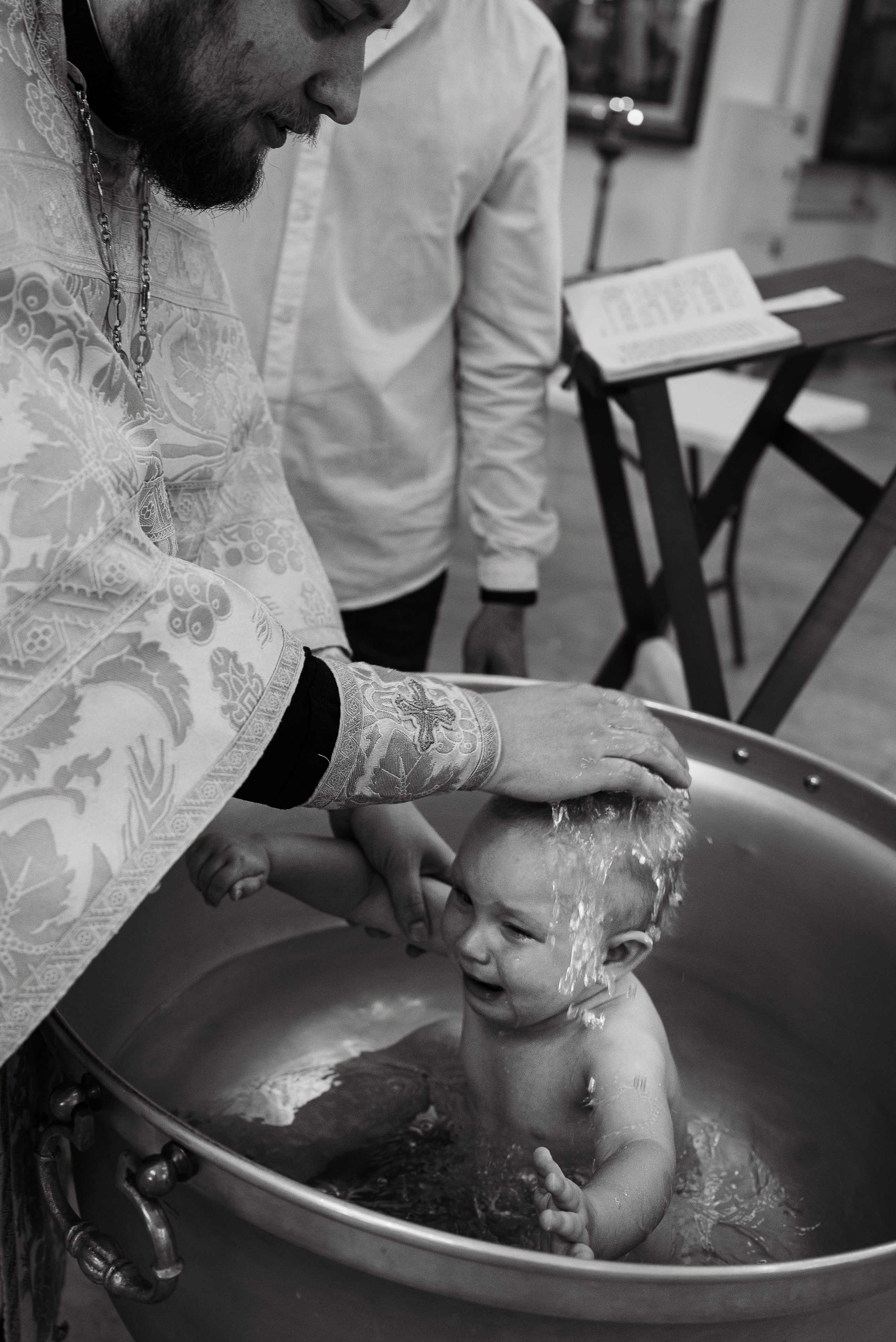 Крещение в Храме Покрова Пресвятой Богородицы на Люберецких полях. Фотограф Ксения Огородова портфолио