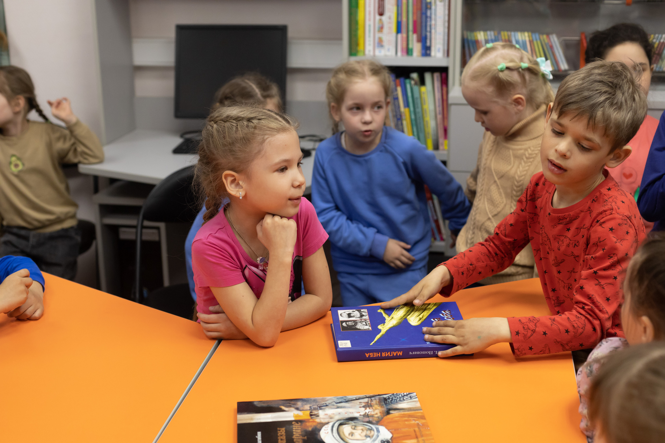 Экскурсия в библиотеку 17 гр детский сад № 30. Юлия Разваркина фотограф Подольск