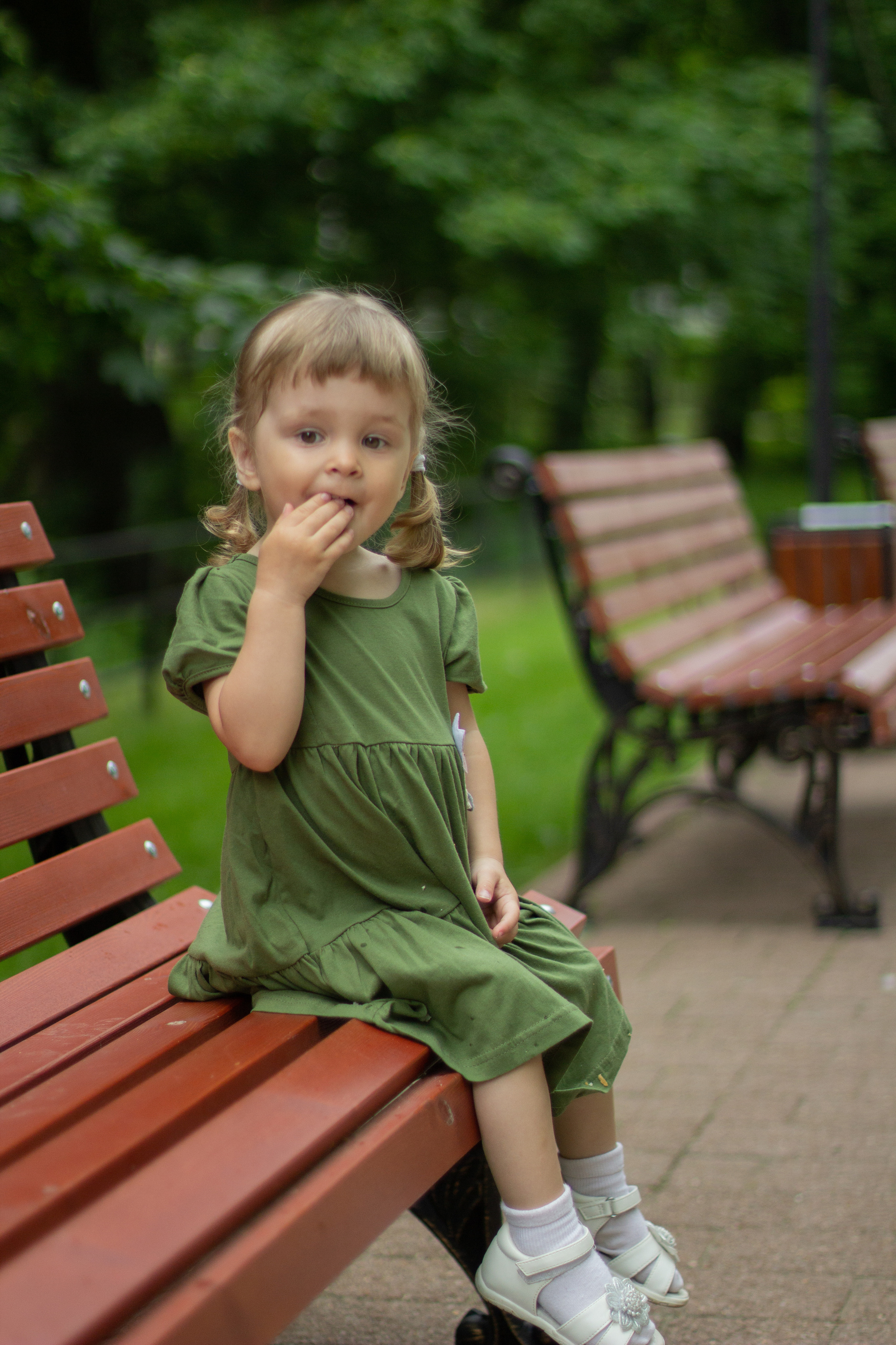 Варя и Ксюша в Остафьево летом. Юлия Разваркина фотограф Подольск