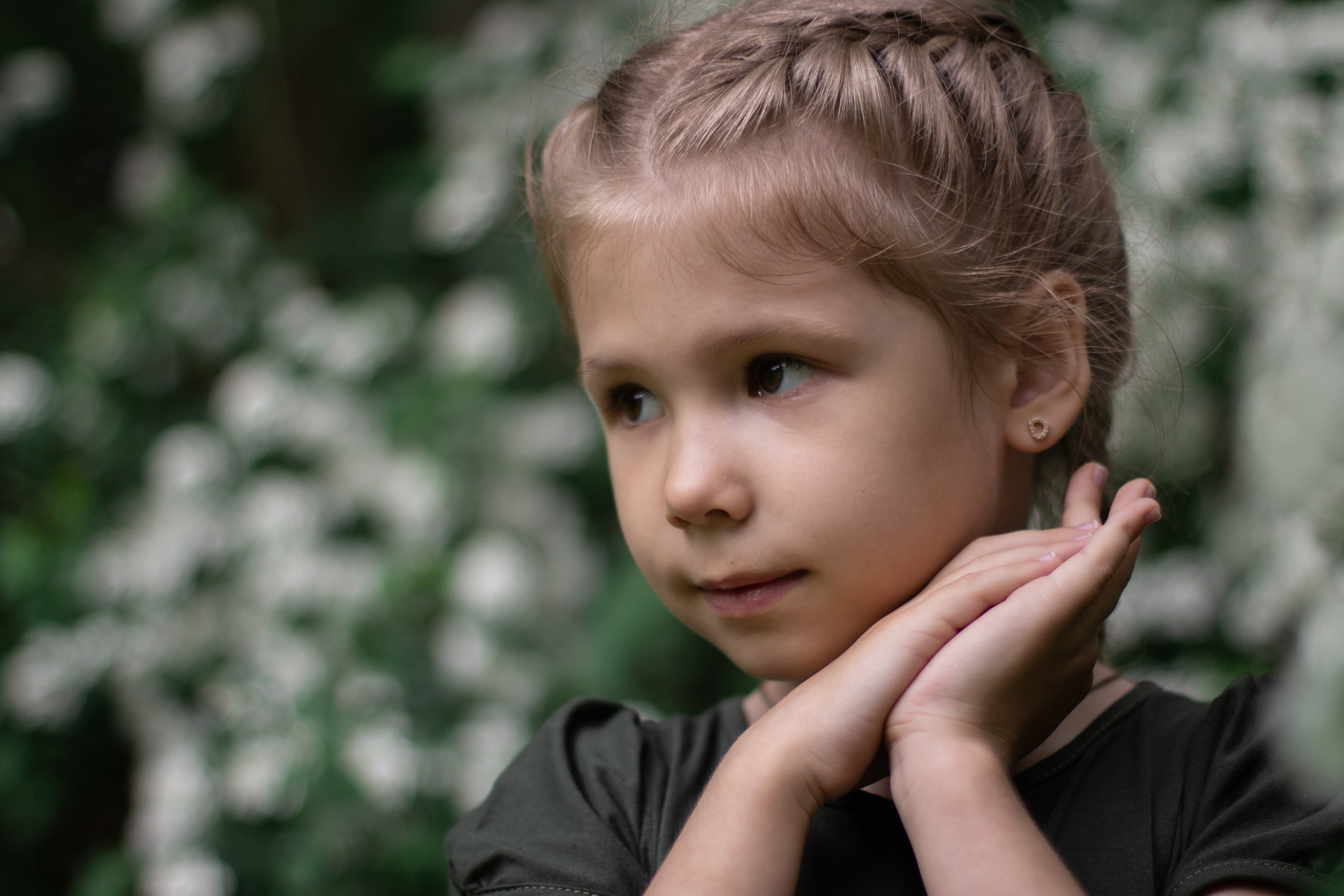 Варя и Ксюша в Остафьево летом. Юлия Разваркина фотограф Подольск