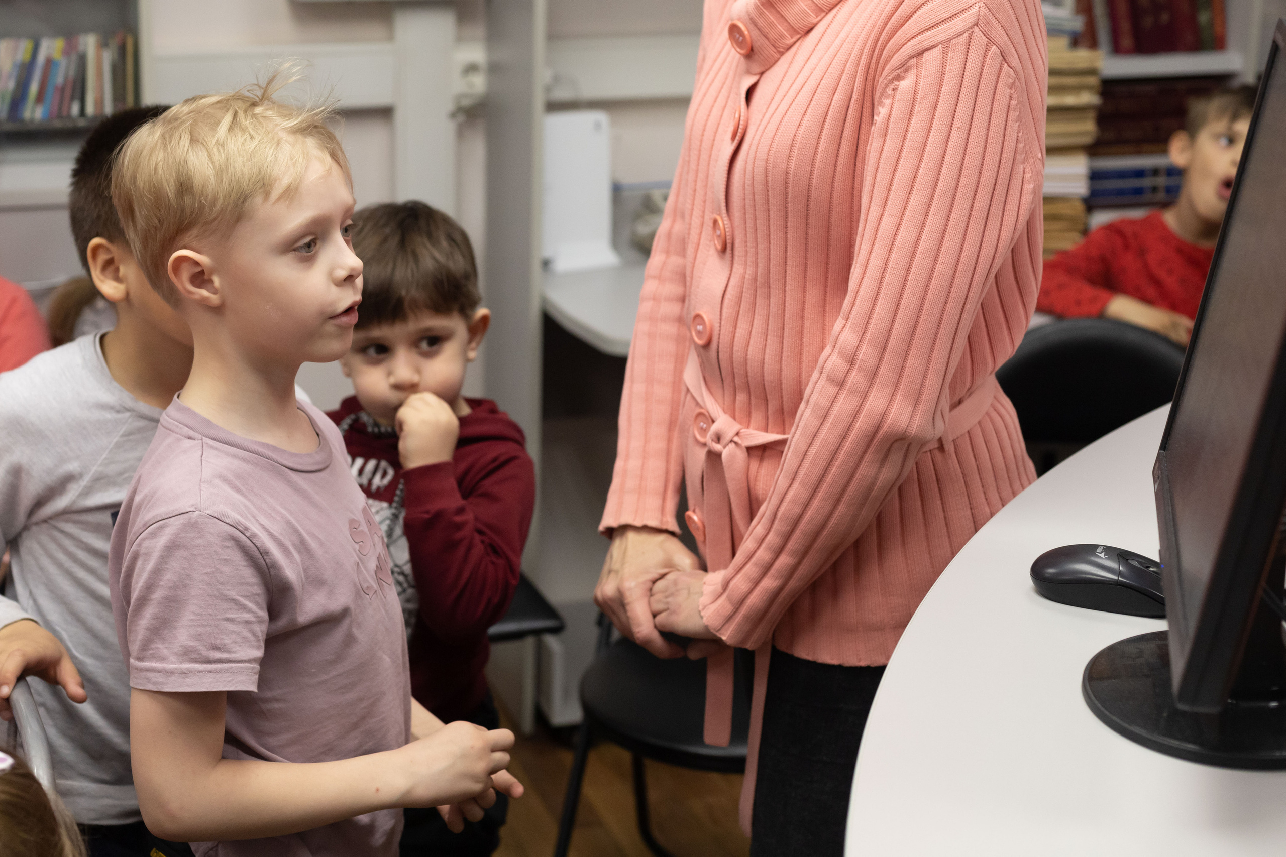 Экскурсия в библиотеку 17 гр детский сад № 30. Юлия Разваркина фотограф Подольск