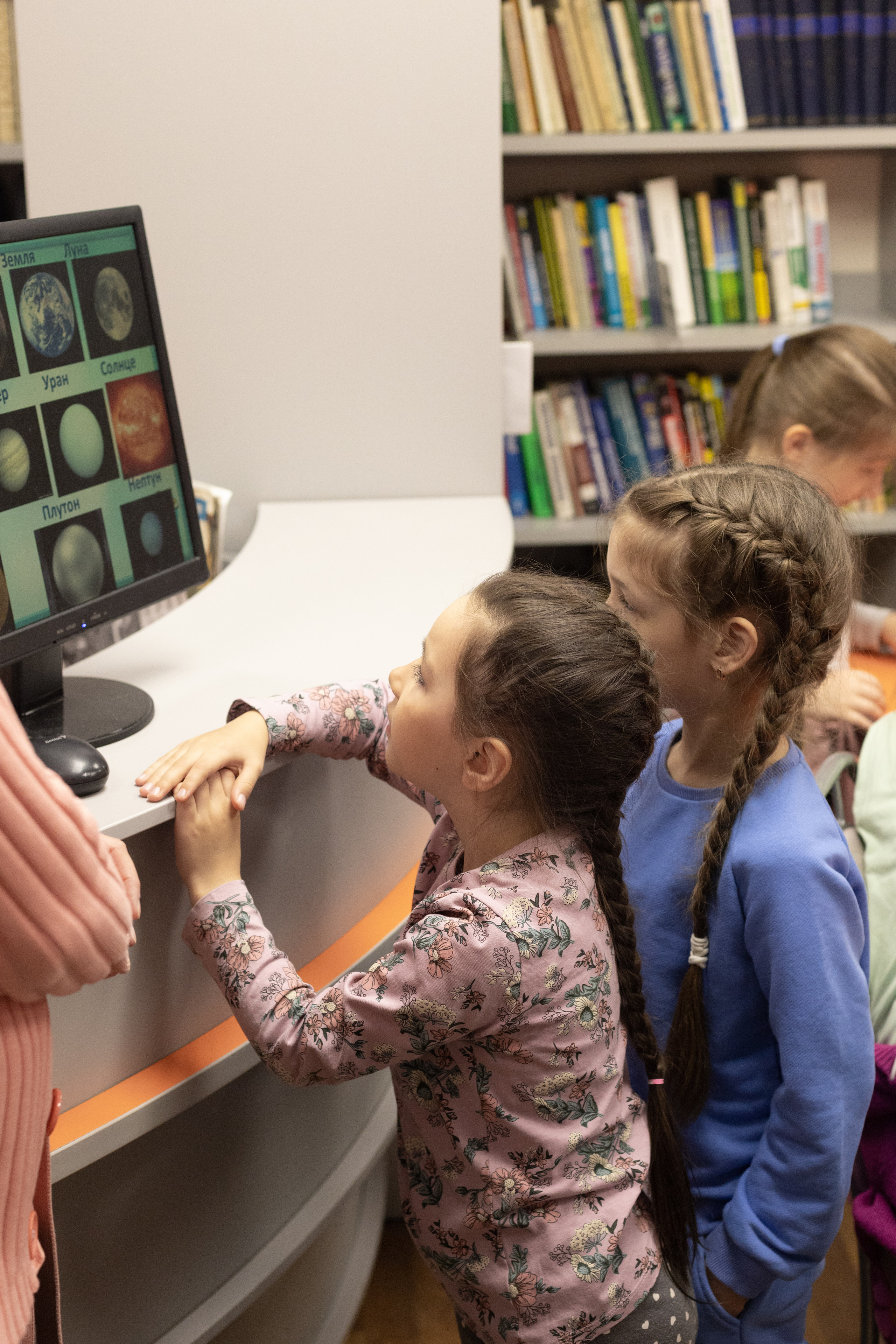 Экскурсия в библиотеку 17 гр детский сад № 30. Юлия Разваркина фотограф Подольск