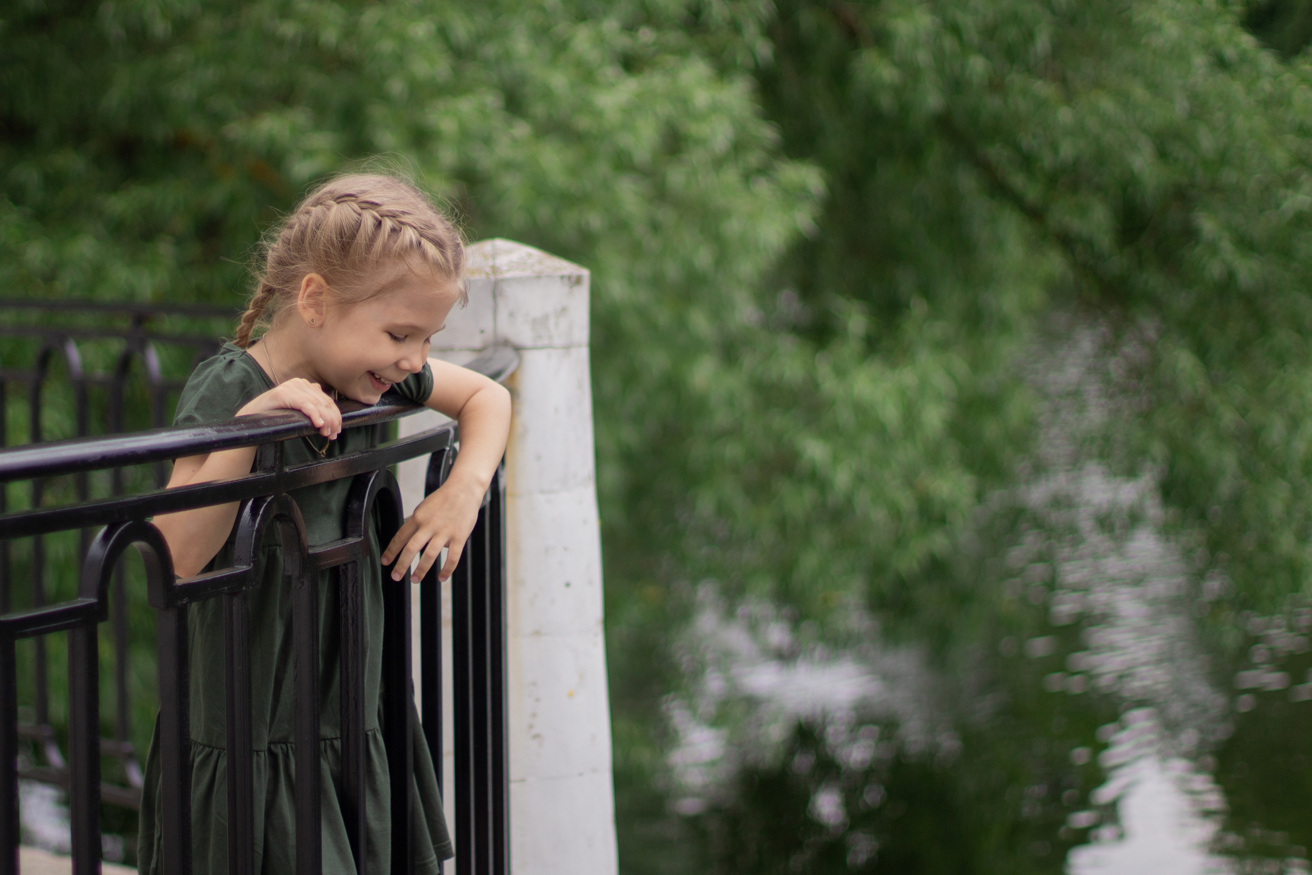 Варя и Ксюша в Остафьево летом. Юлия Разваркина фотограф Подольск