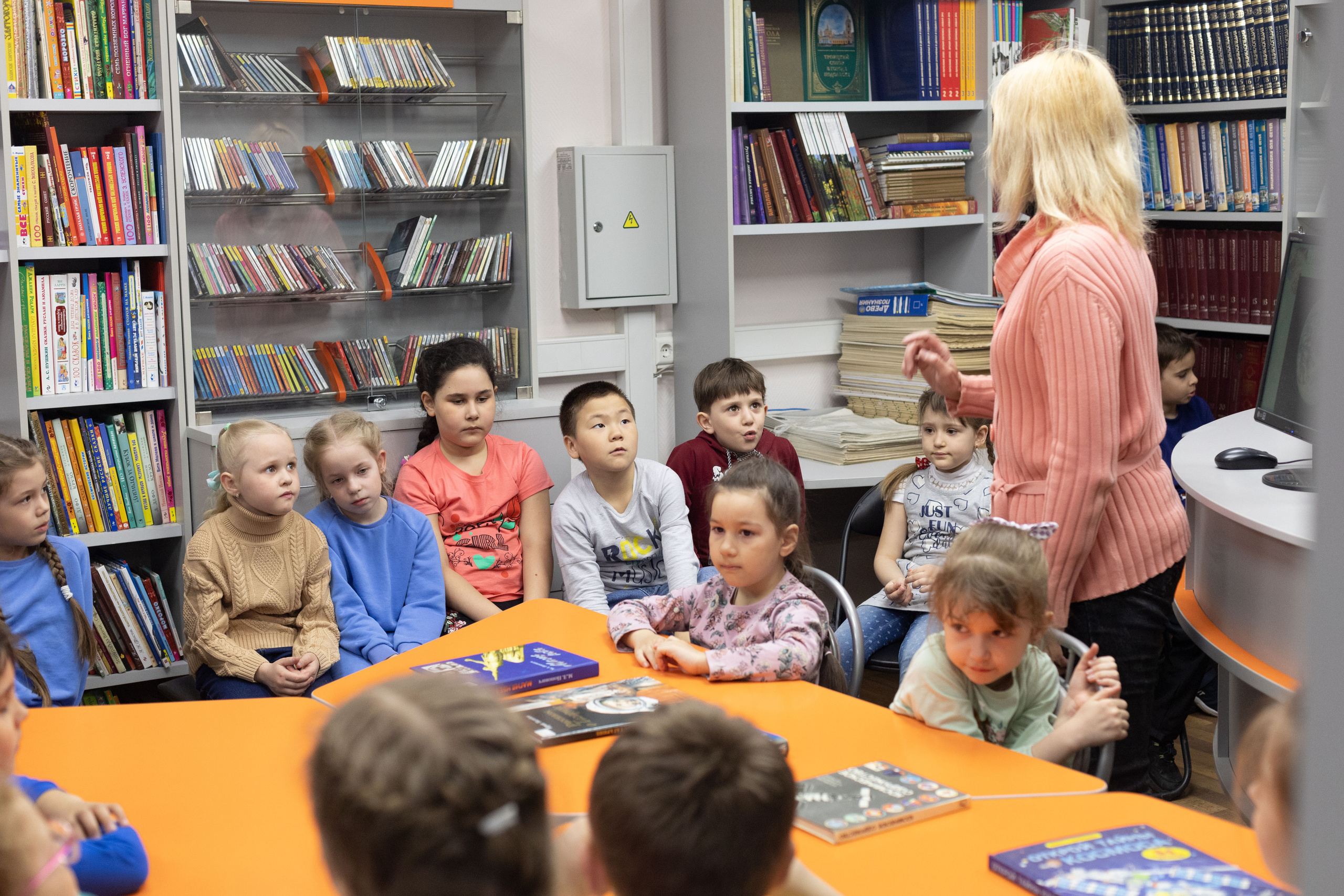 Экскурсия в библиотеку 17 гр детский сад № 30. Юлия Разваркина фотограф Подольск