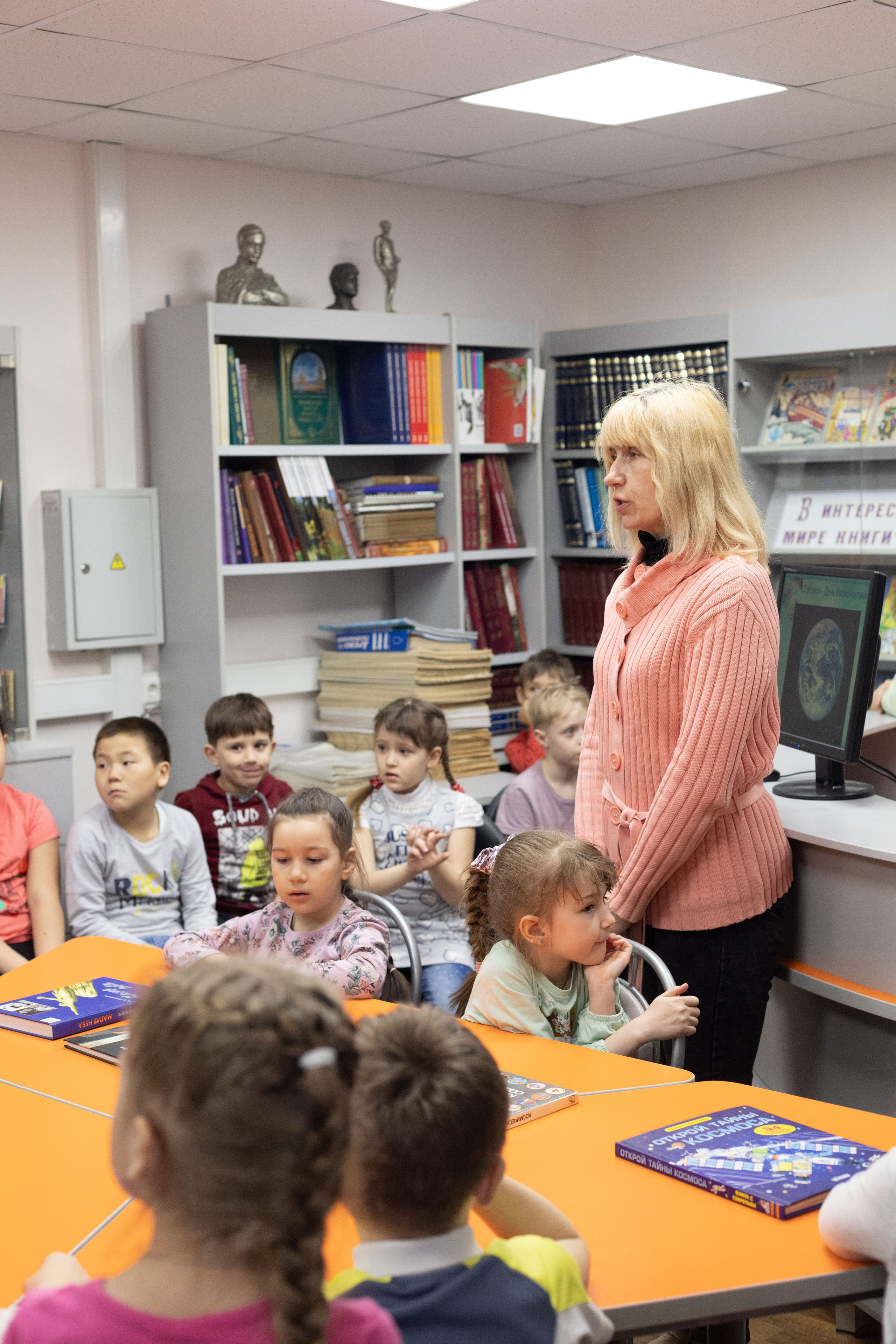 Экскурсия в библиотеку 17 гр детский сад № 30. Юлия Разваркина фотограф Подольск