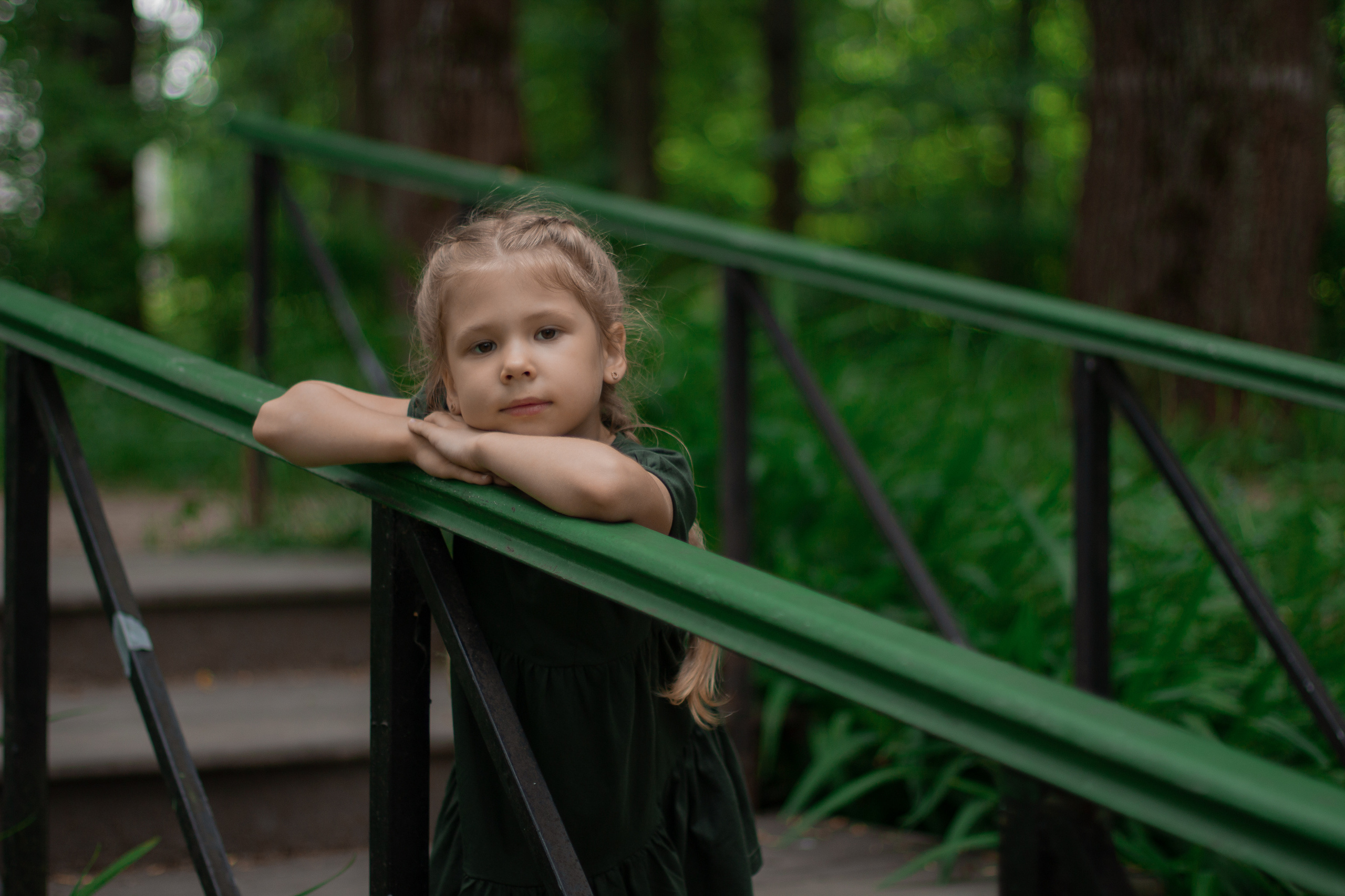 Варя и Ксюша в Остафьево летом. Юлия Разваркина фотограф Подольск