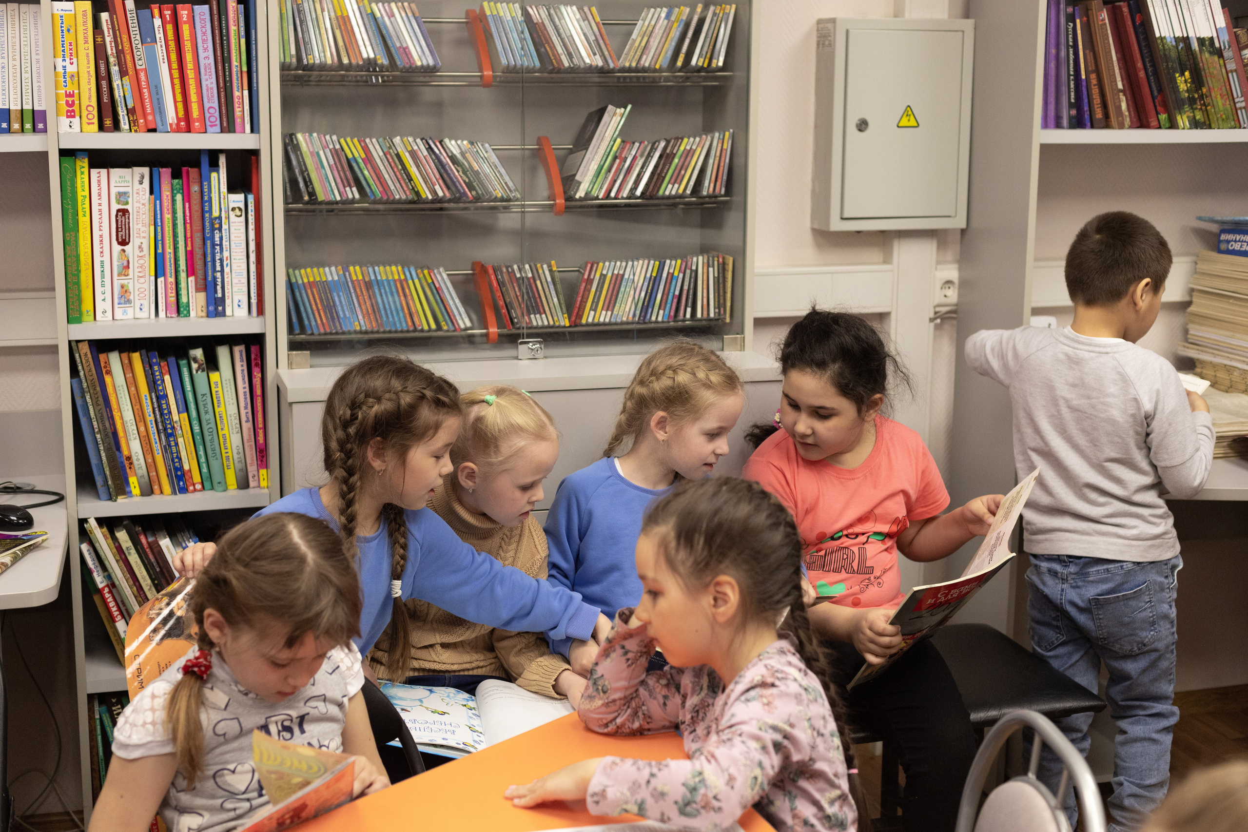 Экскурсия в библиотеку 17 гр детский сад № 30. Юлия Разваркина фотограф Подольск