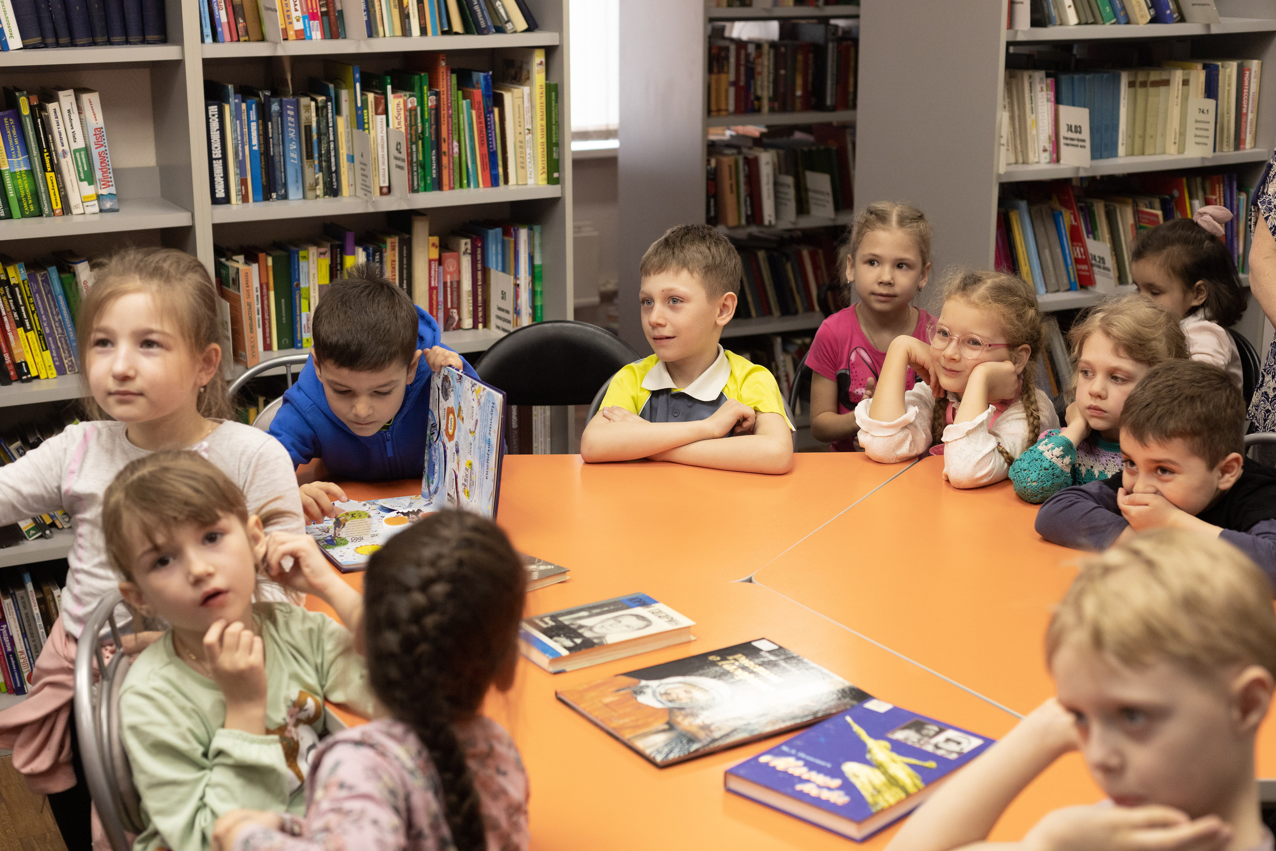 Экскурсия в библиотеку 17 гр детский сад № 30. Юлия Разваркина фотограф Подольск