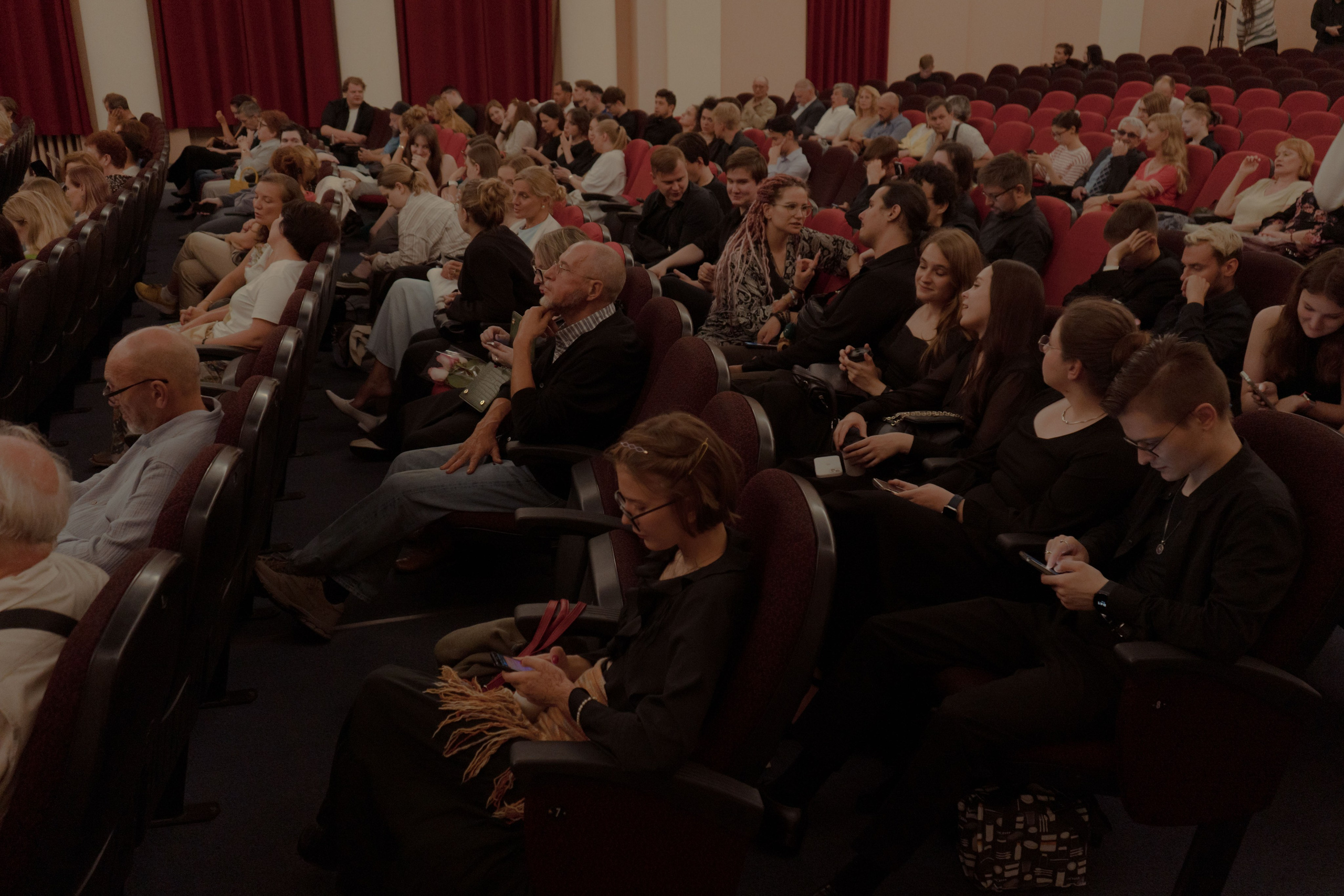 Премьера фильма «На стыке жанров». Юля Мурашова портретный и документальный фотограф