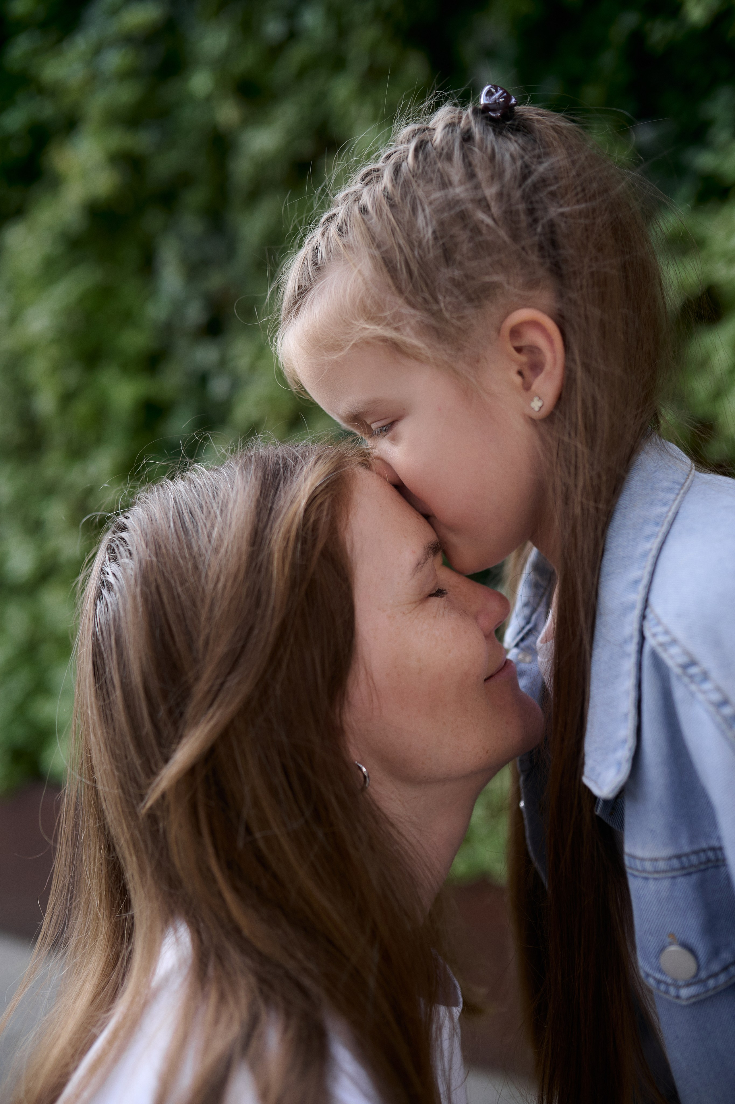 Катя и Ника. Прогулка по Новому Арбату. Семейный и свадебный lifestyle-фотограф в Москве Мария Петрова