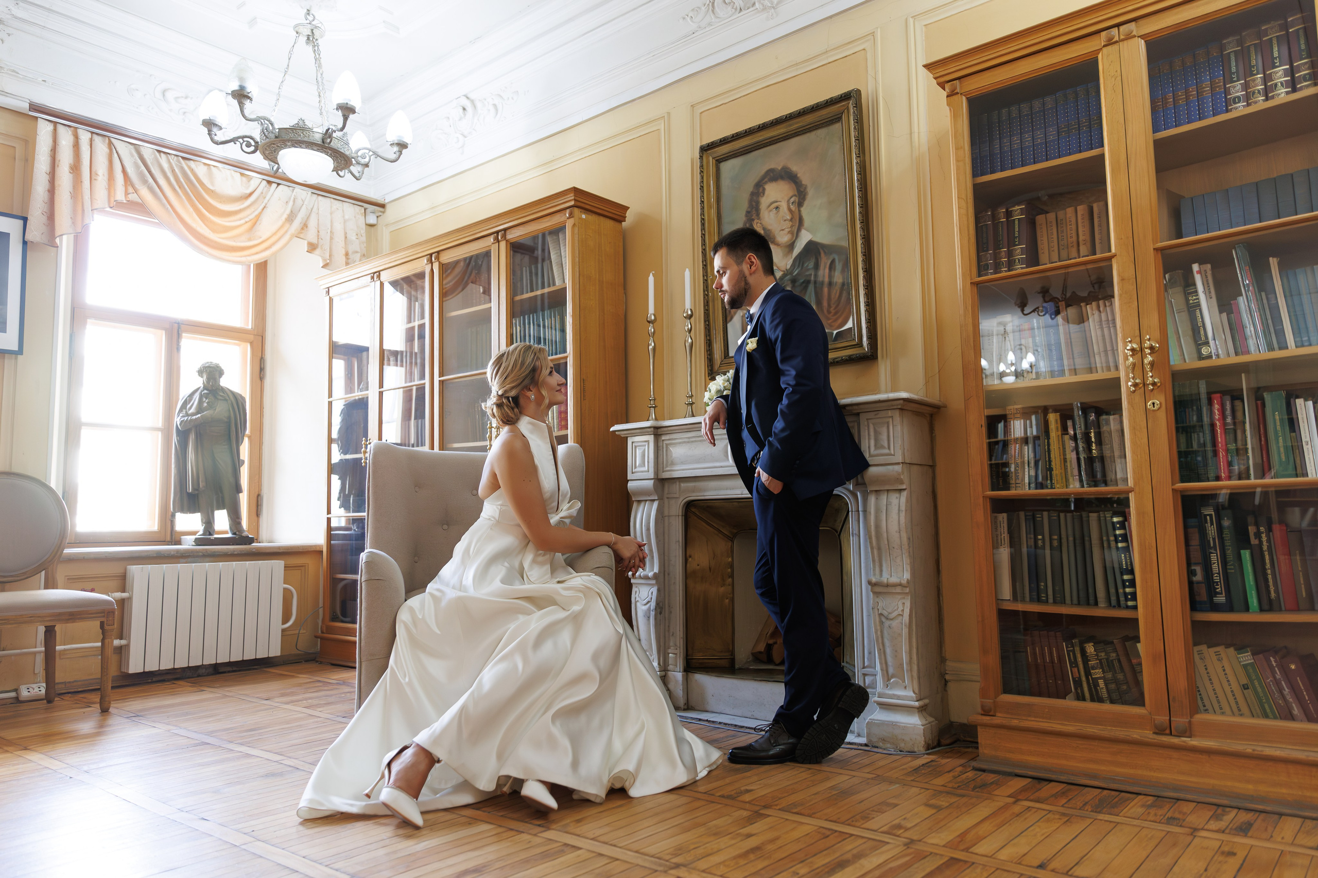 Свадебная фотосессия в библиотеке-читальне им А. С. Пушкина. Свадебный фотограф Москва и МО Сергей Киржаев
