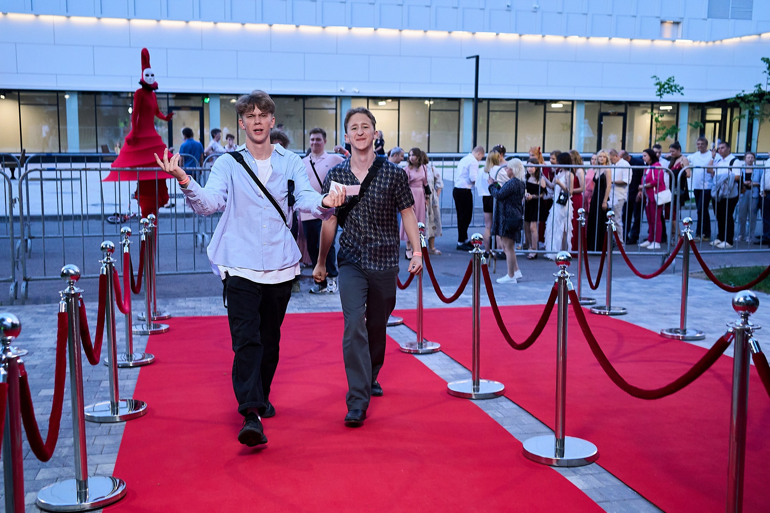 Выпускной 2024 концертный зал Академия ВТБ. Фотограф и Видеограф в Москве. Олег Корушев