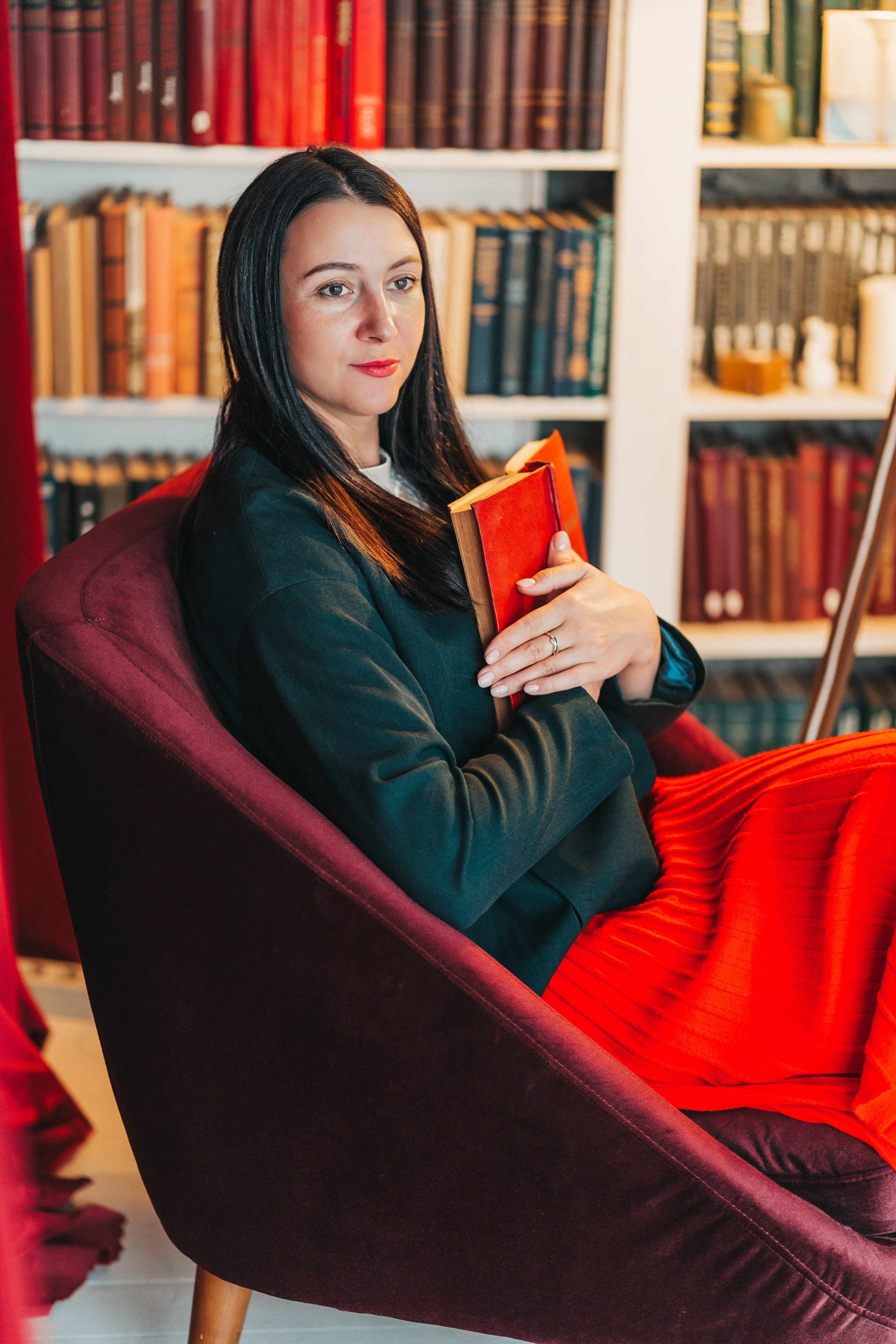 Женский портрет. Школьные альбомы и альбомы для детского сада. Юлия Осипова. Москва