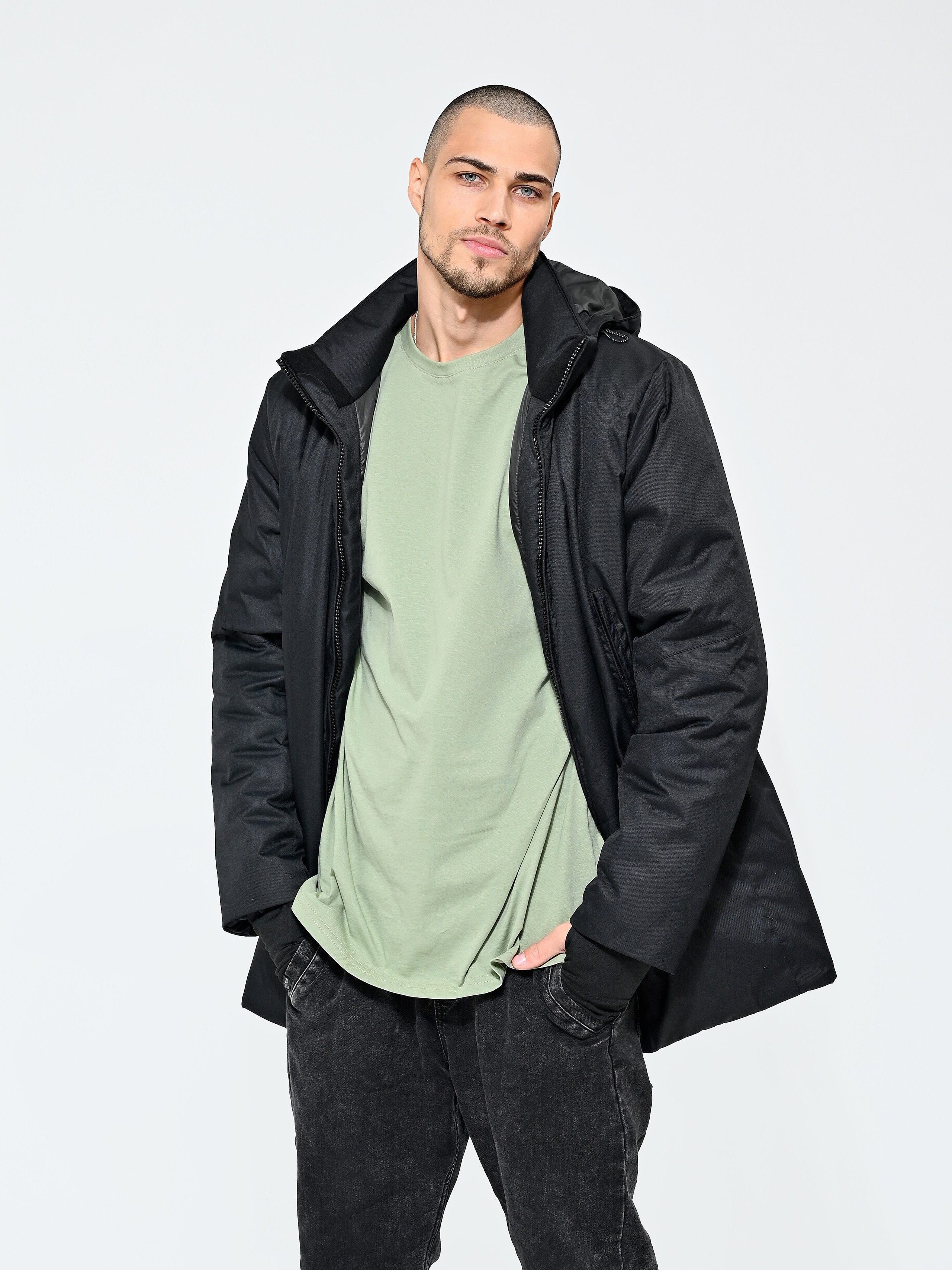 Егор Н. - модель мужчина для маркетплейсов. ТМ Продакшн — Съемка для маркетплейсов в Москве