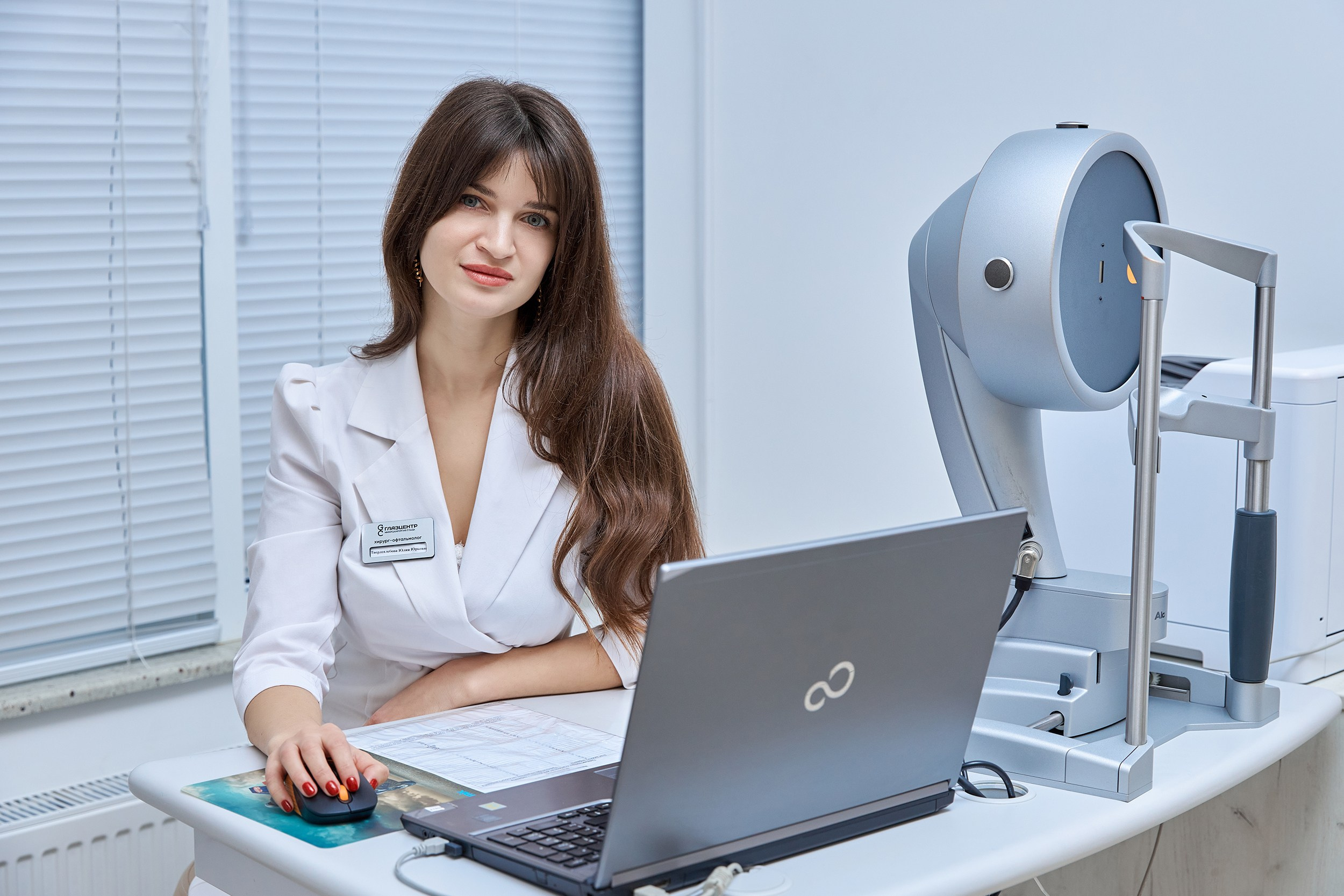 Офтальмолог на рабочем месте