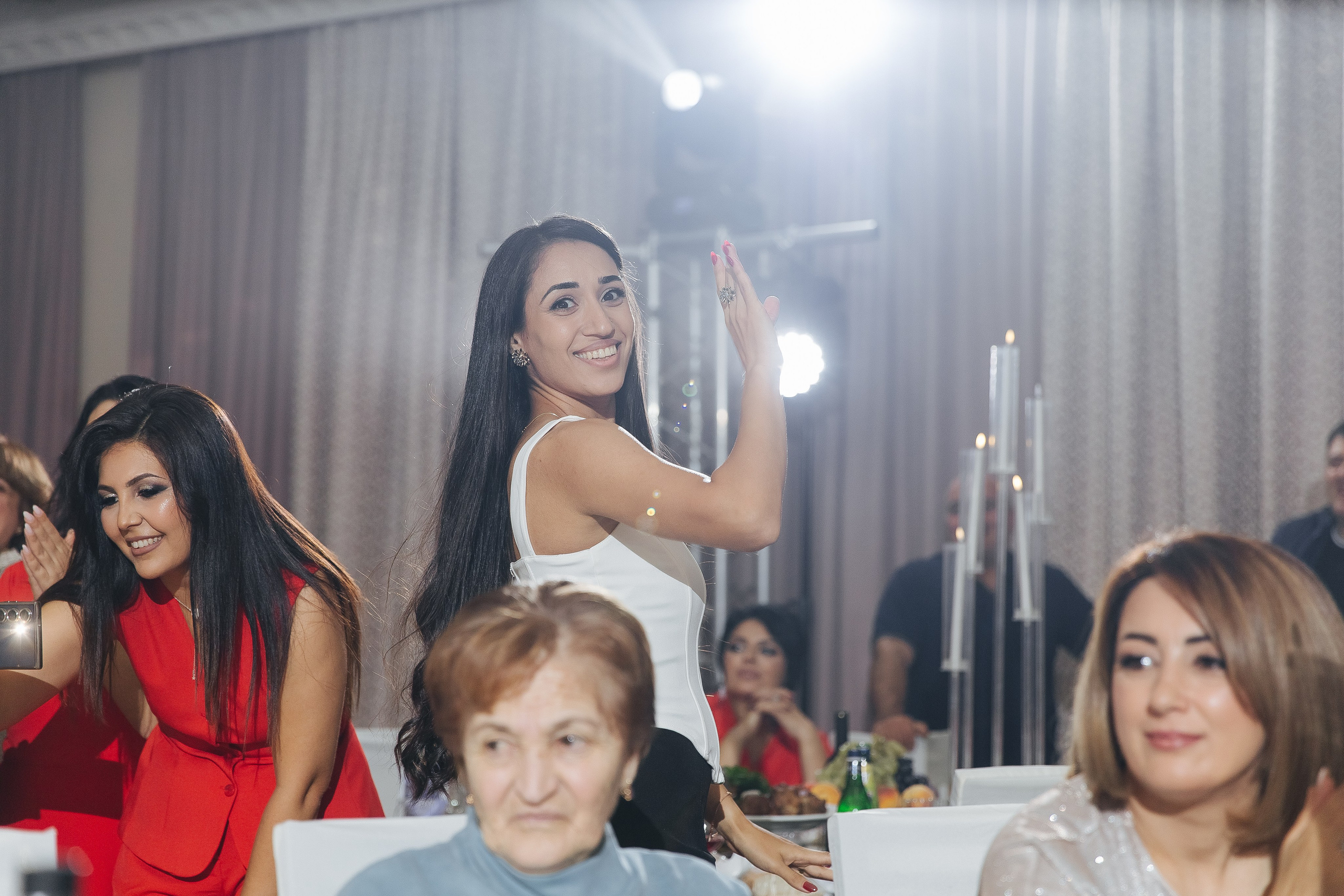 Ани и Назели. 35&5 День рождения, «Янтарь». Фотограф в Красноярске Надежда Воскресенская