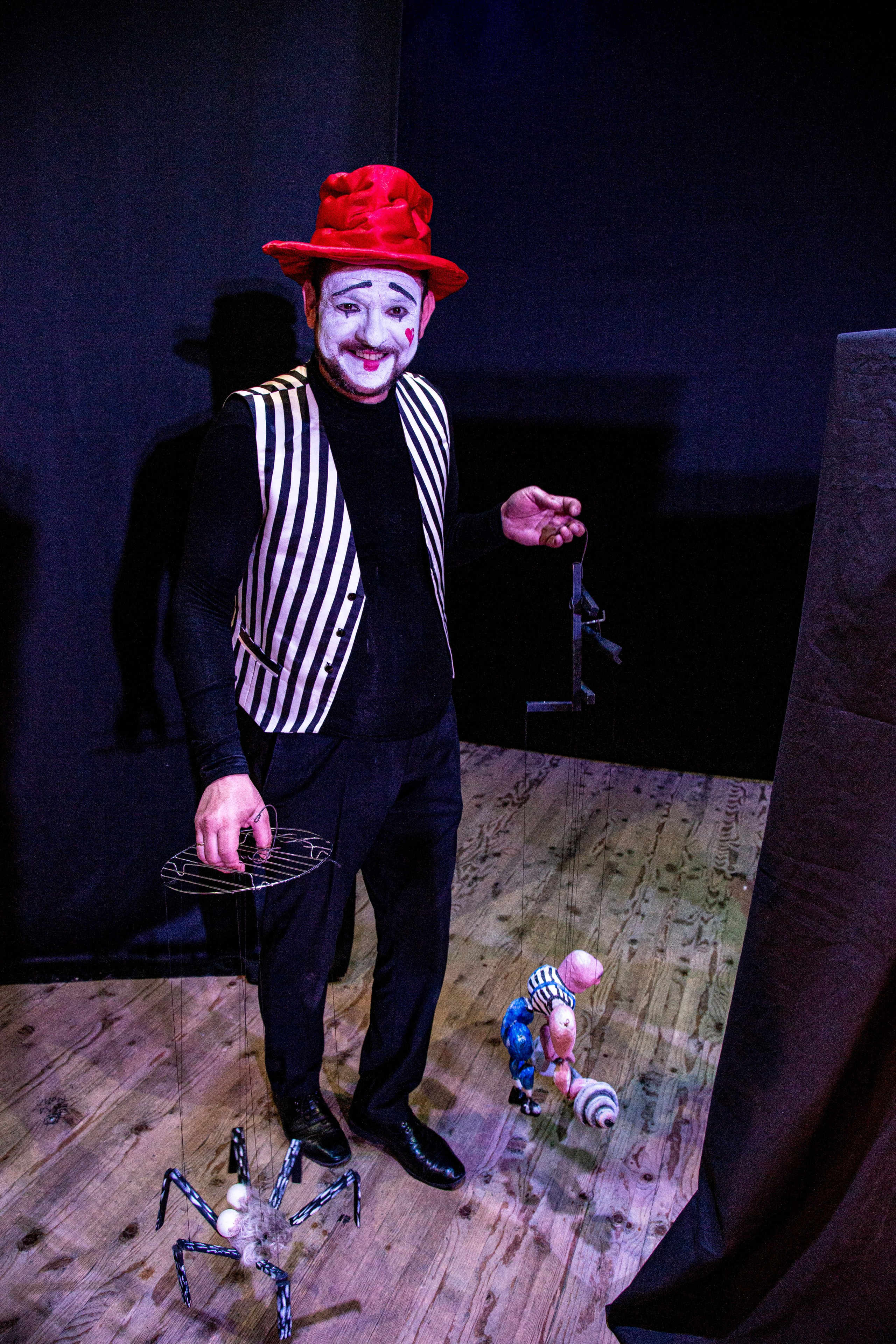 Цирк из Саквояжа спектакль театра САКВОЯЖ. Фотограф в Сочи Юрий Шептаев