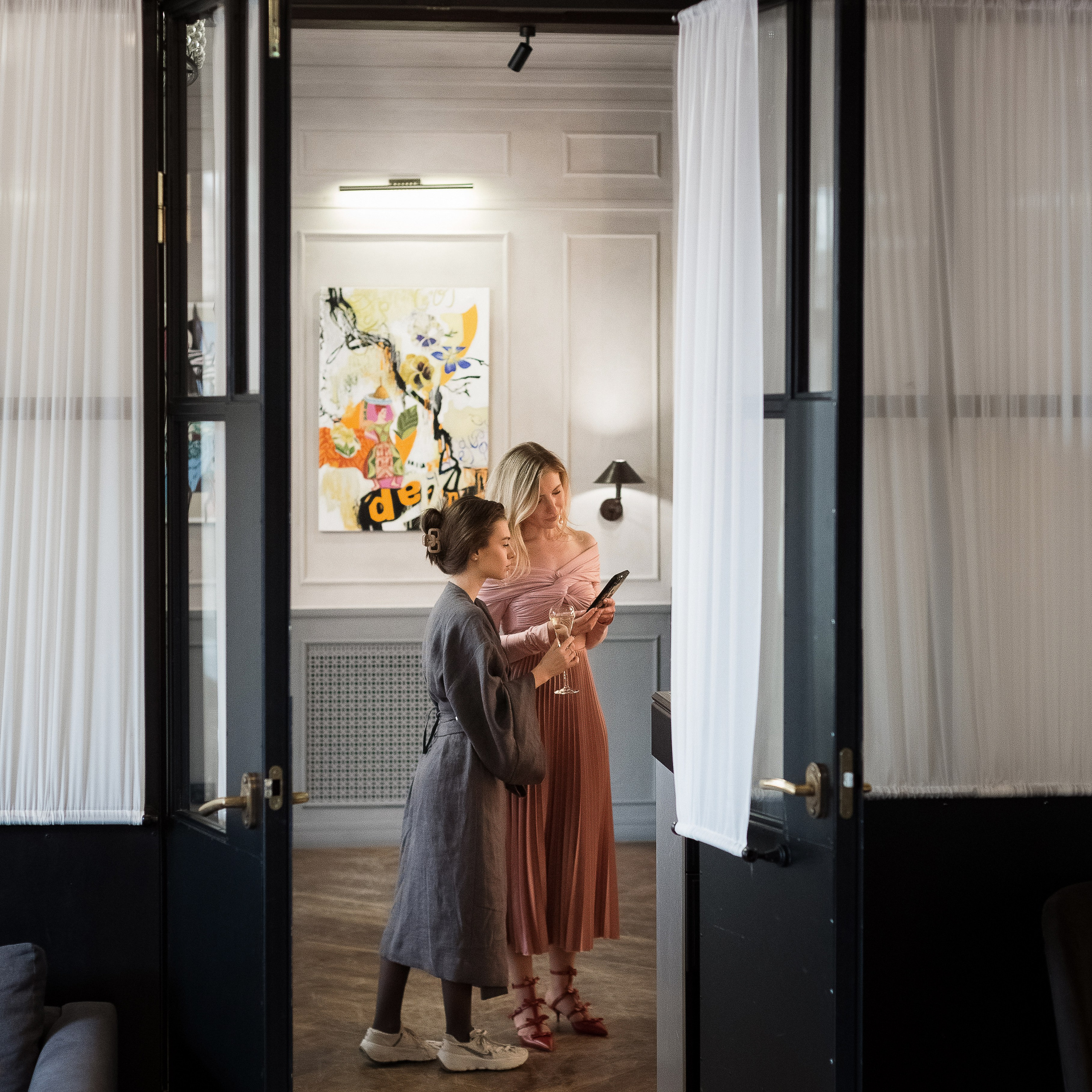 Искусство и утонченность: выставка в Мадам Куку в Таганроге. Свадебный и семейный фотограф в Таганроге Бакарюк Антон