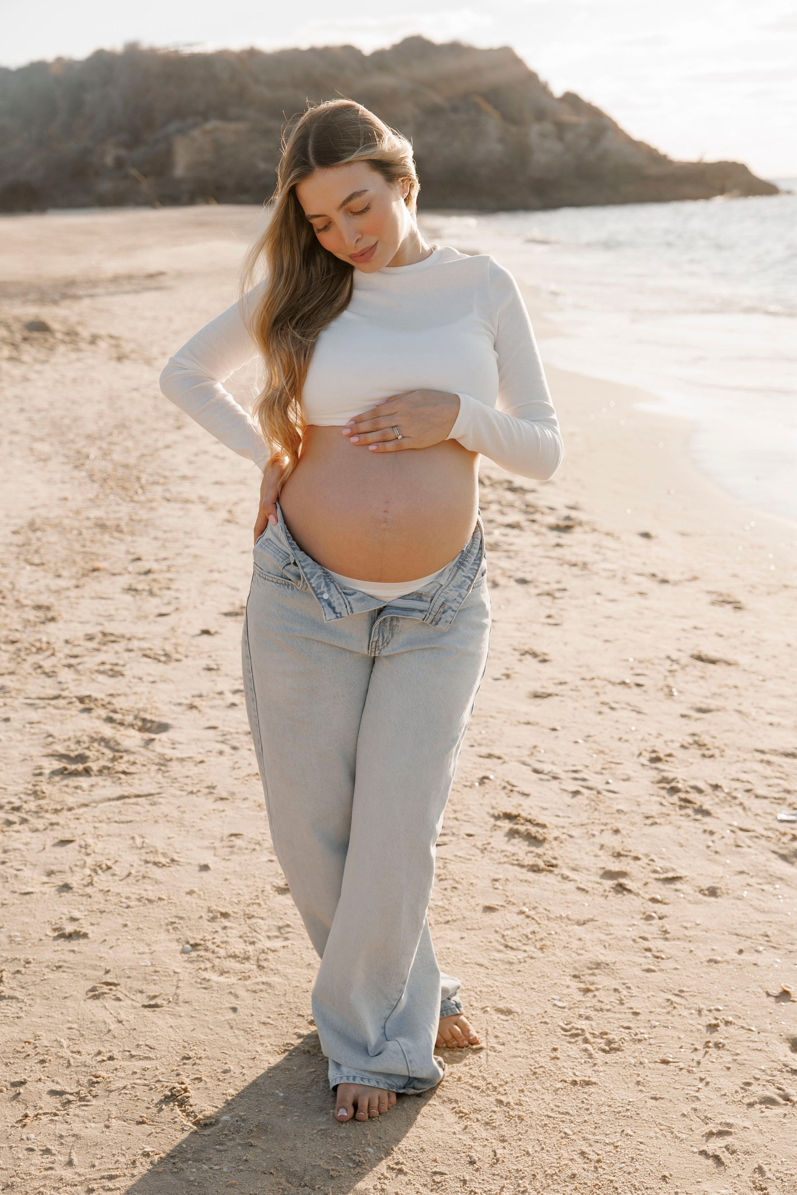 Pregnancy photoshoot near the sea. Wedding and family photographer