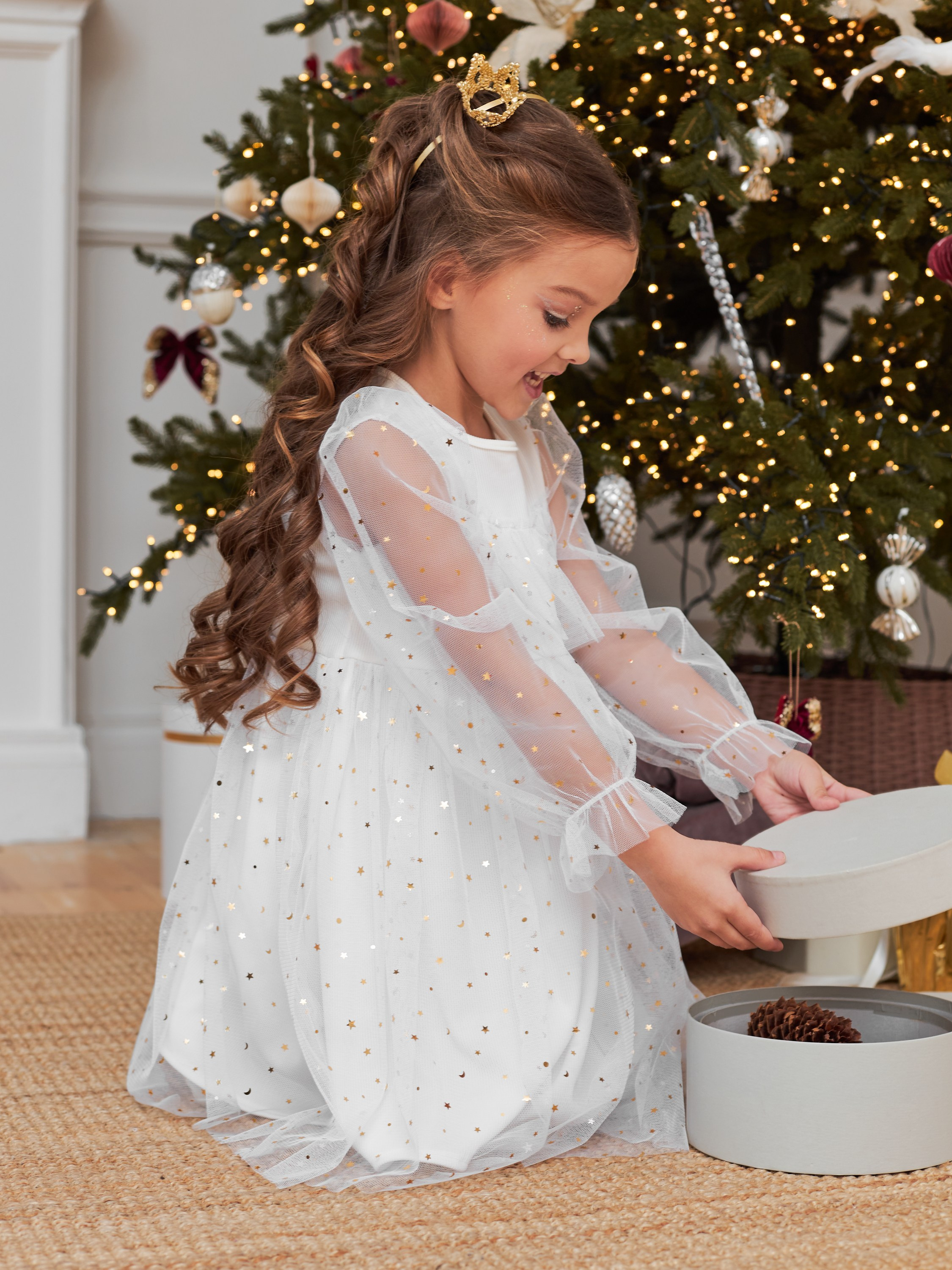 Фотосъемка платьев для девочек Екатеринбург Wildberries ВБ Ozon Озон фотосессия детей Екб заказать цена фотосъемка товара WB детское платье. Фотограф Екатеринбург Анастасия Жерновская | Маркетплейсы и нейрофото