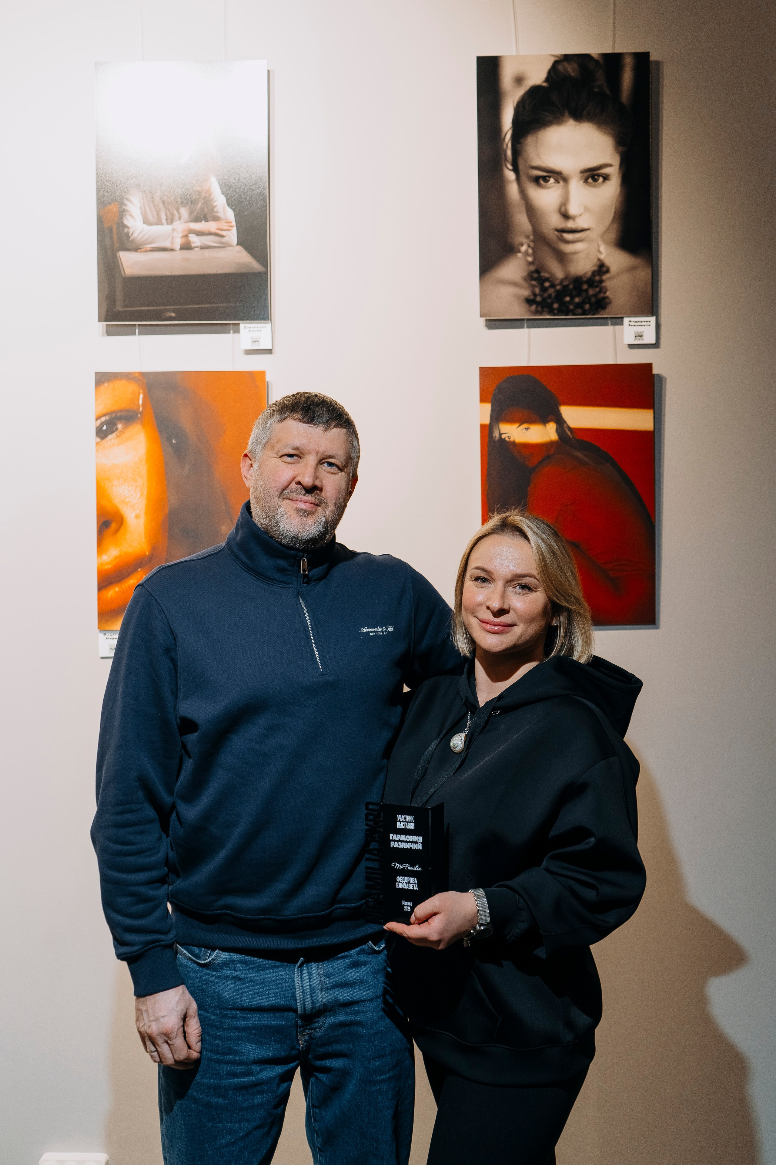 Вернисаж фотовыставки MFamilia «Гармония различий». Организация фотовыставок в Петербурге и Москве, MFamilia (МФамилия)