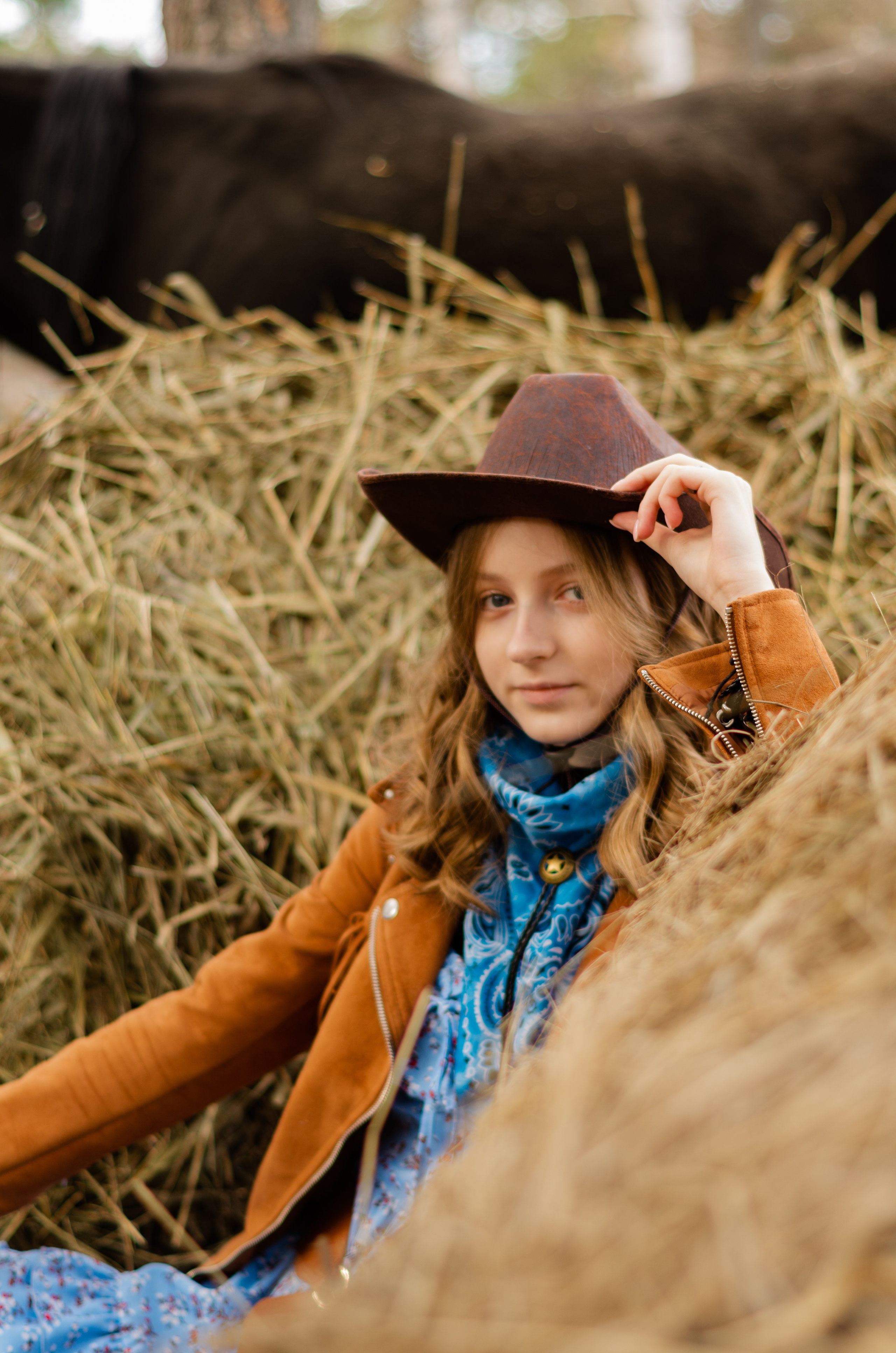 Ковбойская девчонка. Фотограф Марина Доглядная Челябинск фотосессии с лошадьми, мотоциклами