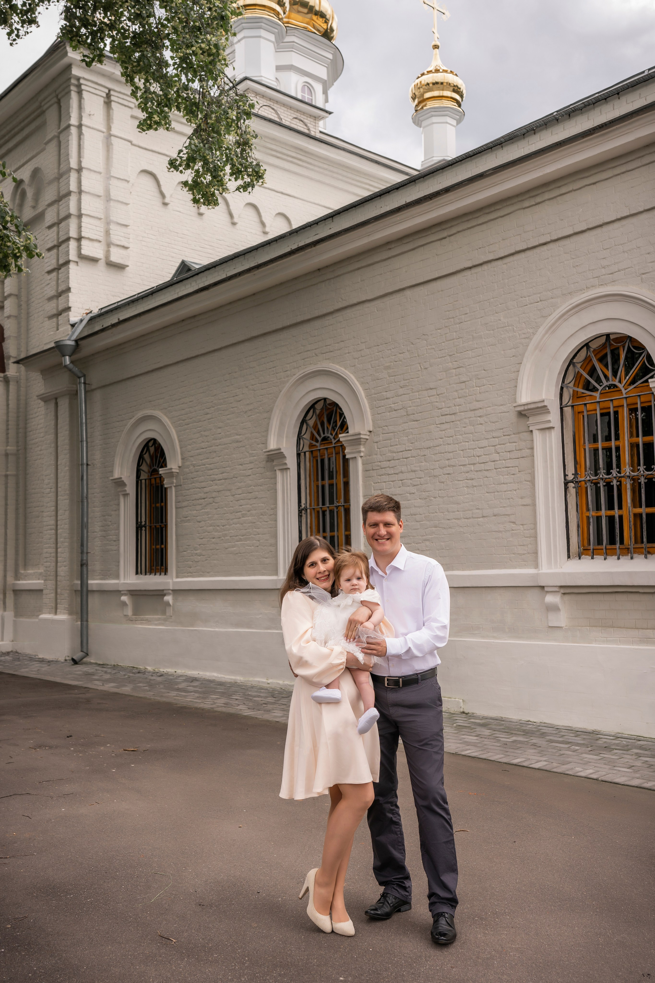Крещение в городе Троицке на Праздник Троицы. Семейный фотограф и фотограф на таинства в Москве Юлия Калайджян