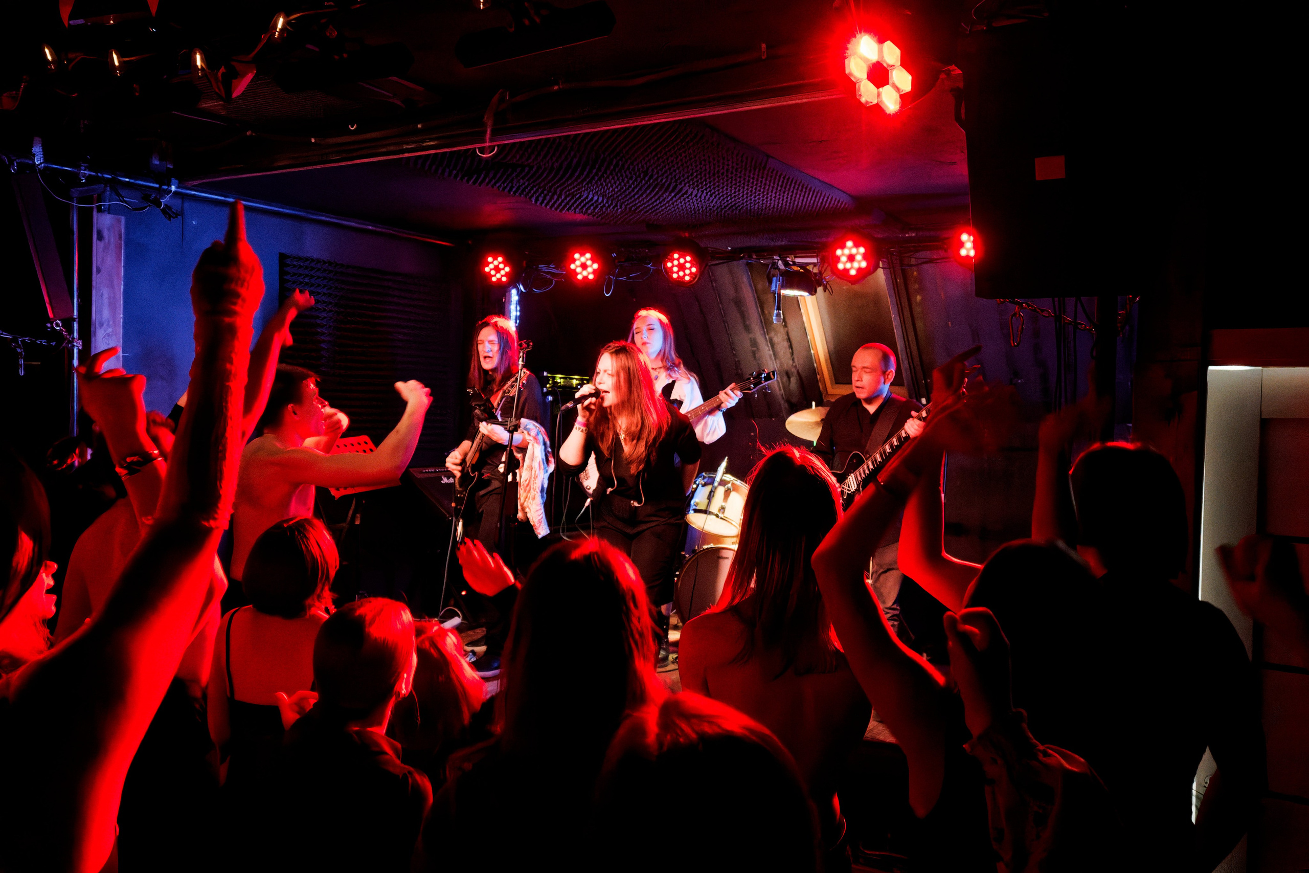 Концерт группы «Тыбывидел!». Репортажный, event-фотограф во Владивостоке