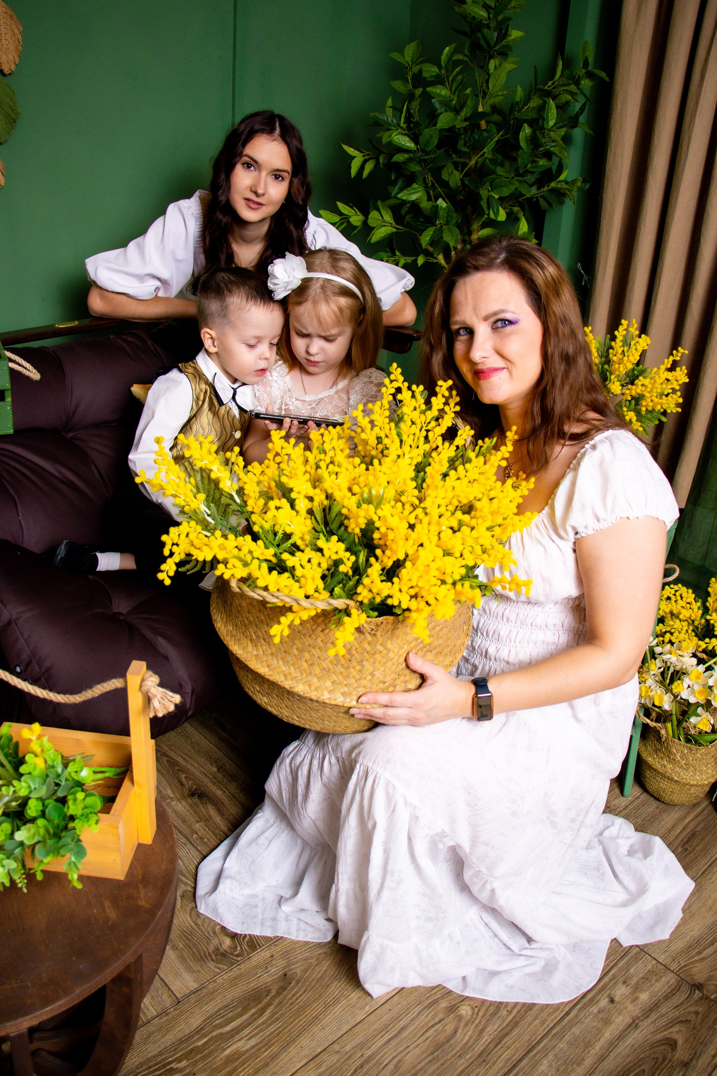 Семейная съемка с мимозой. Фотограф Татьяна Матрос