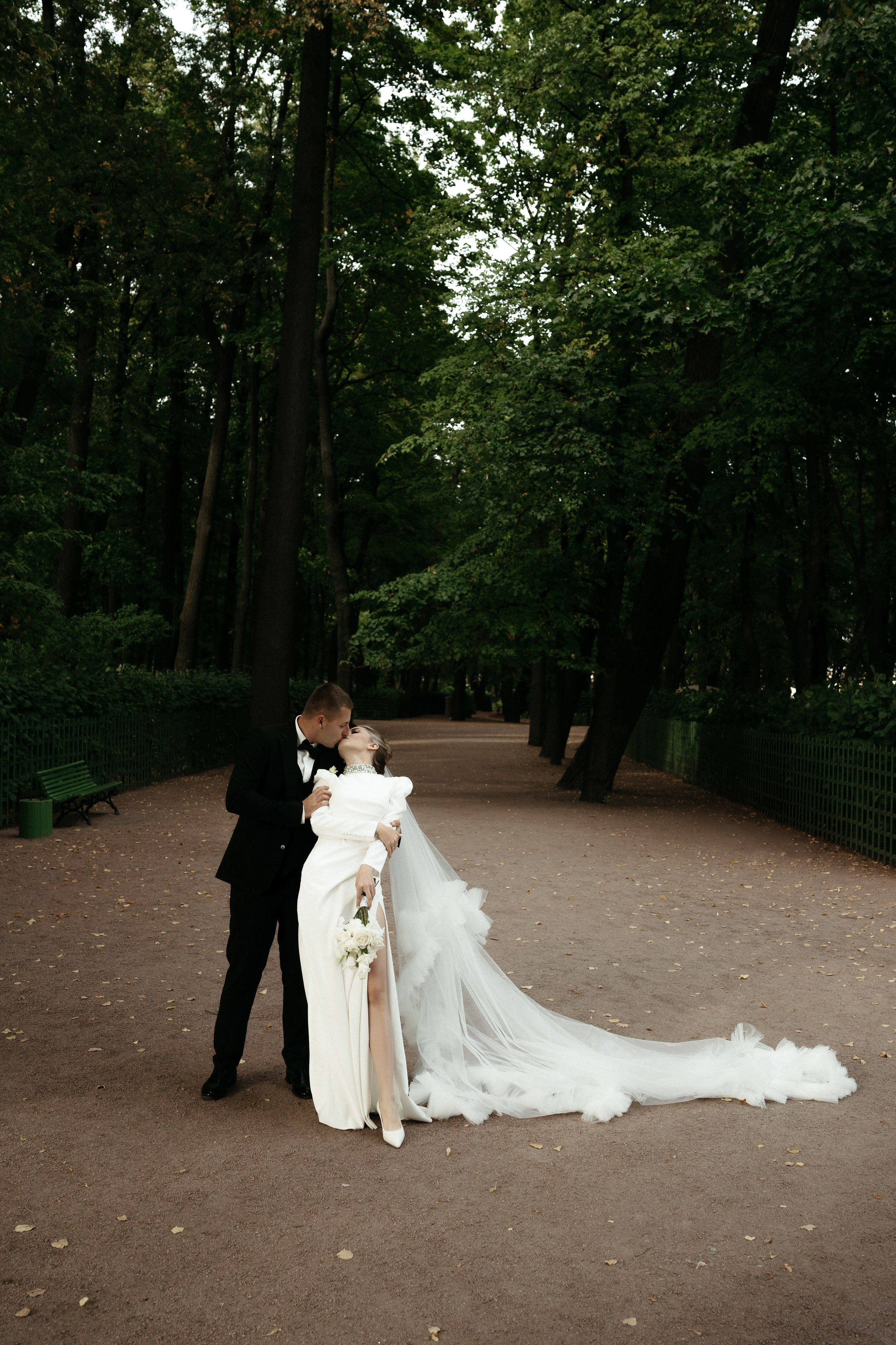 Однажды в летнем саду. Свадебный фотограф в Петербурге Таша Вайб